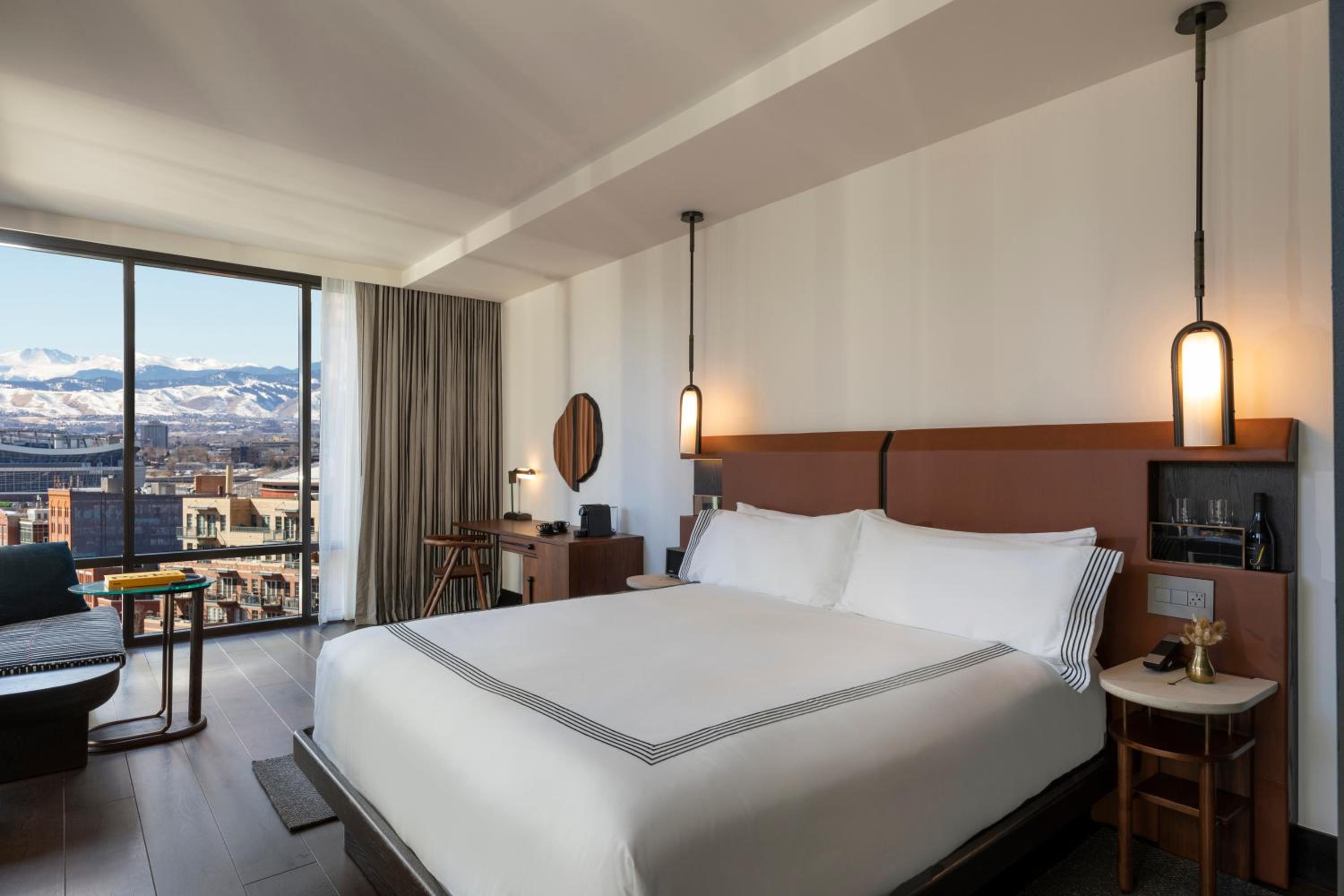 King Room with City View - Photo 6