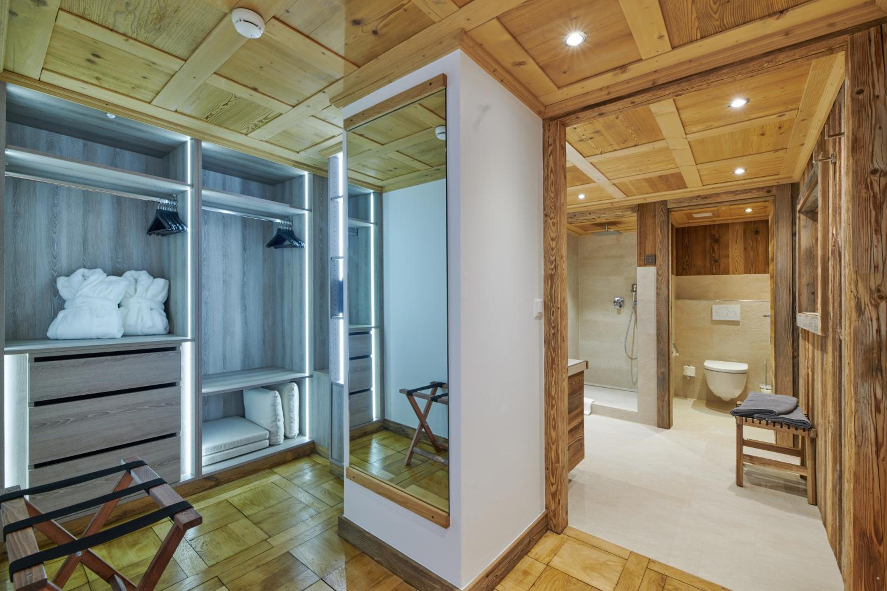 Superior Suite with Mountain View photo 2
