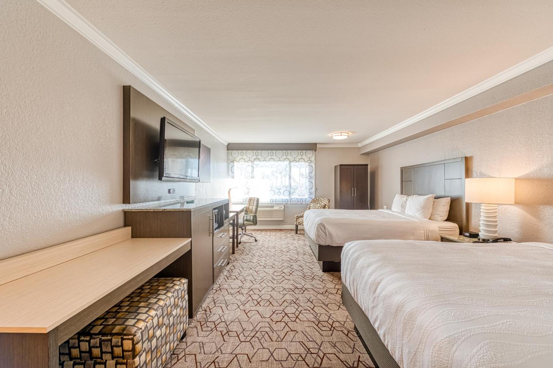 Queen Room with Two Queen Beds with Accessible Tub - Accessible/Non Smoking - Photo 2