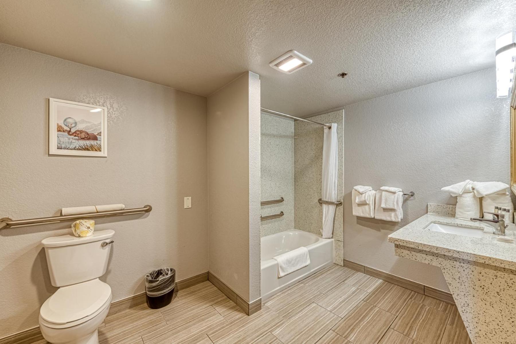 Queen Room with Two Queen Beds with Accessible Tub - Accessible/Non Smoking - Photo 3