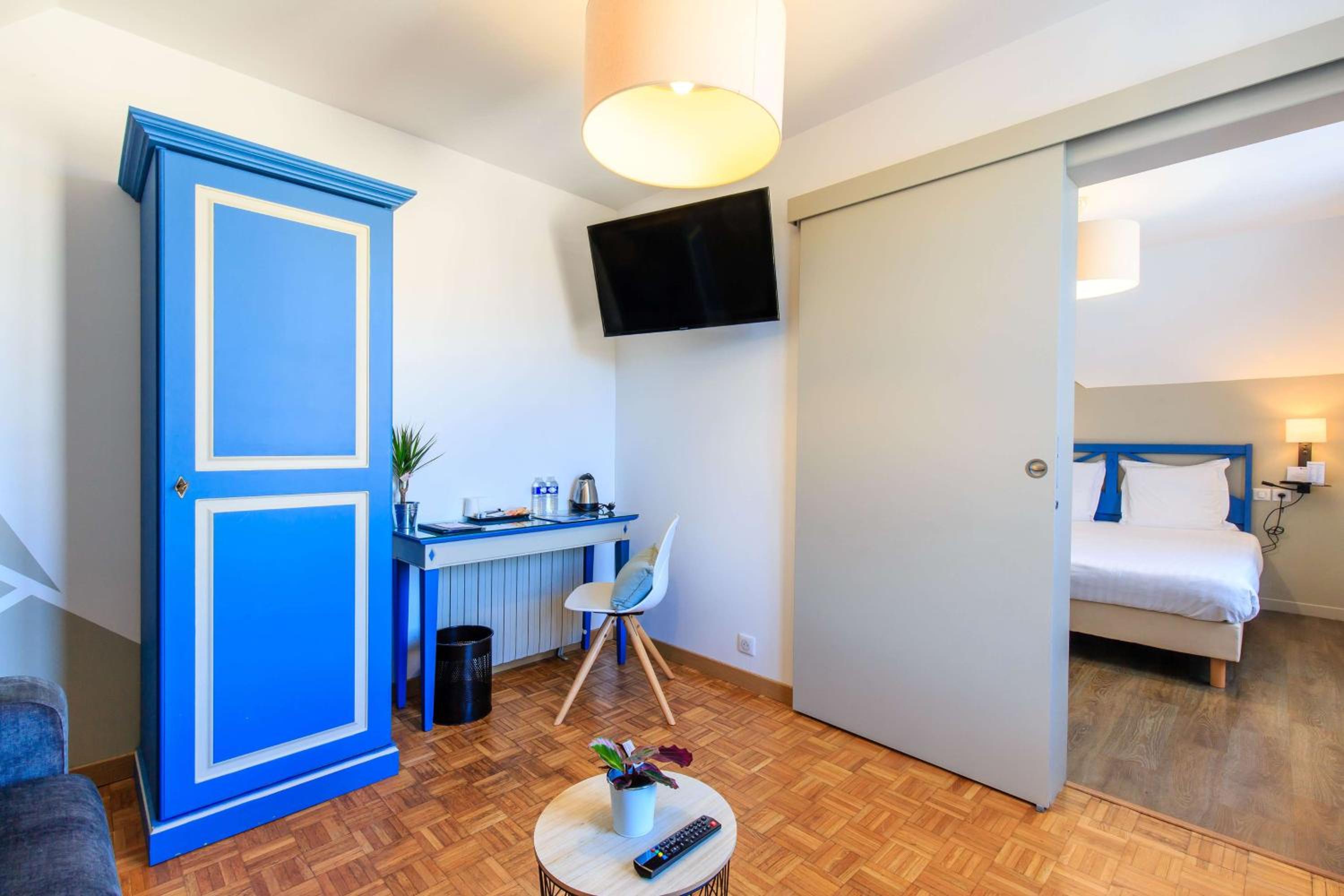 Premium Double Room with Sofa Bed and City View - Photo 1