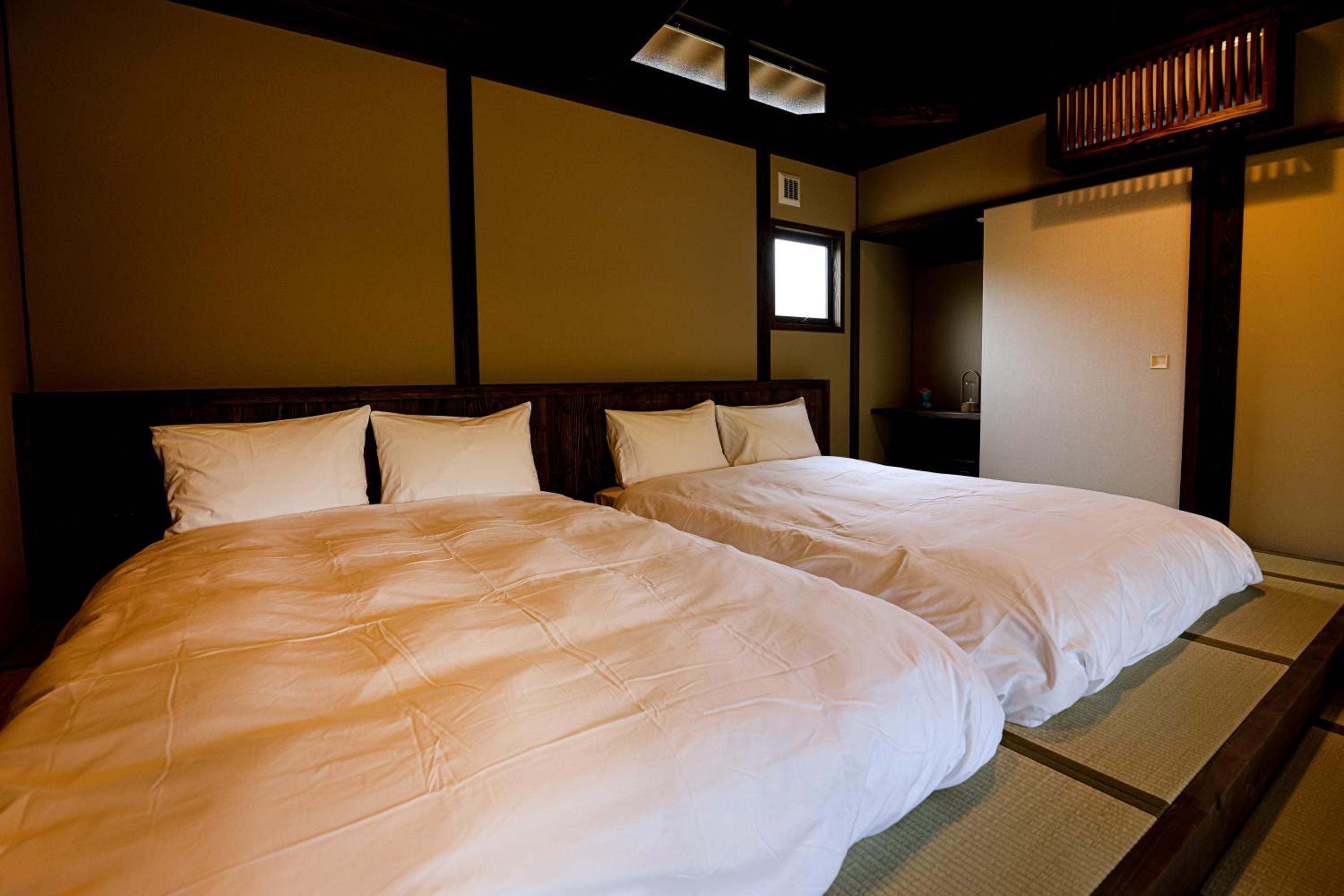 Twin Room with Bathroom - Photo 15