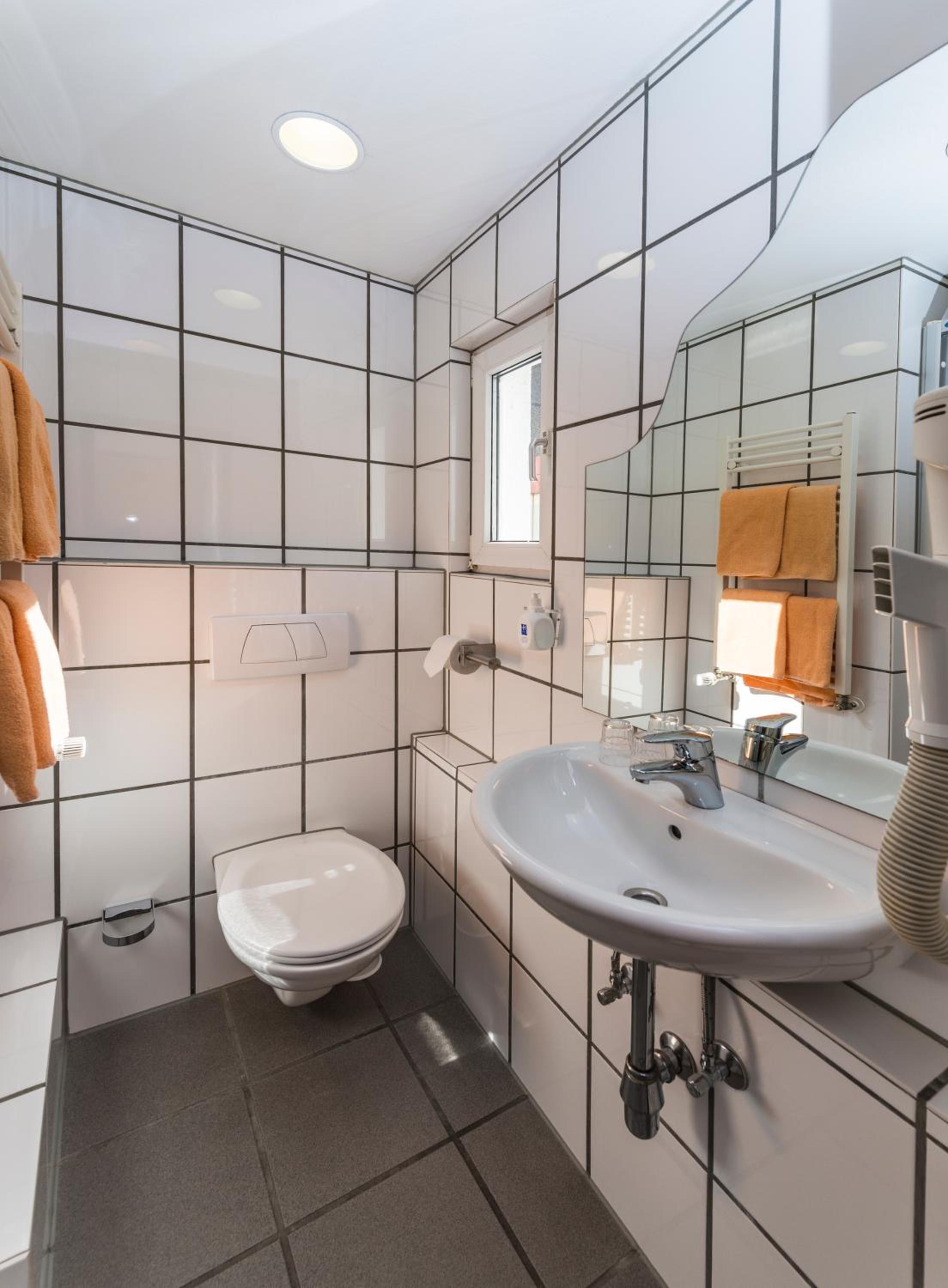 Double or Twin Room - Photo 4