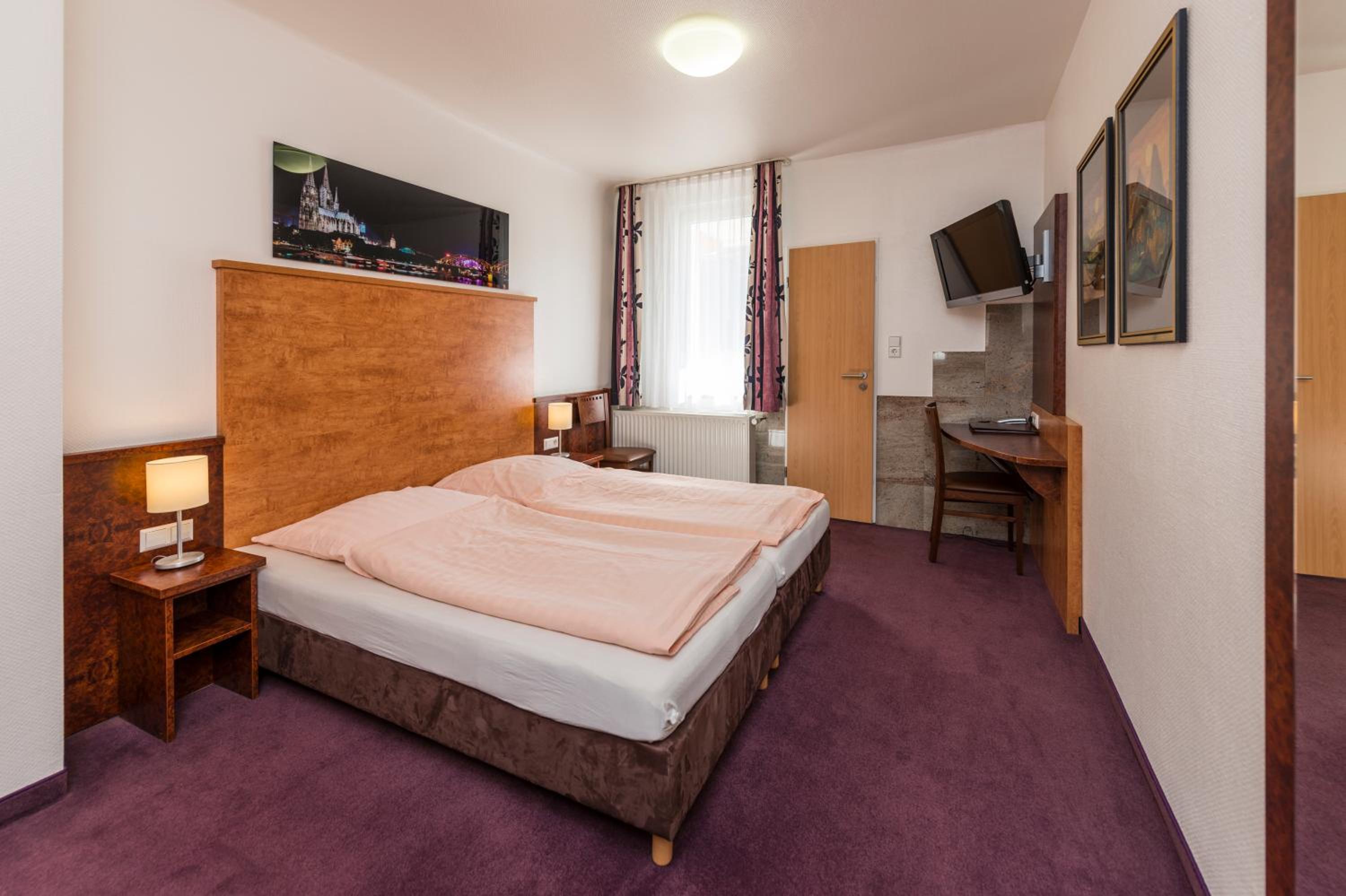 Double or Twin Room - Photo 5