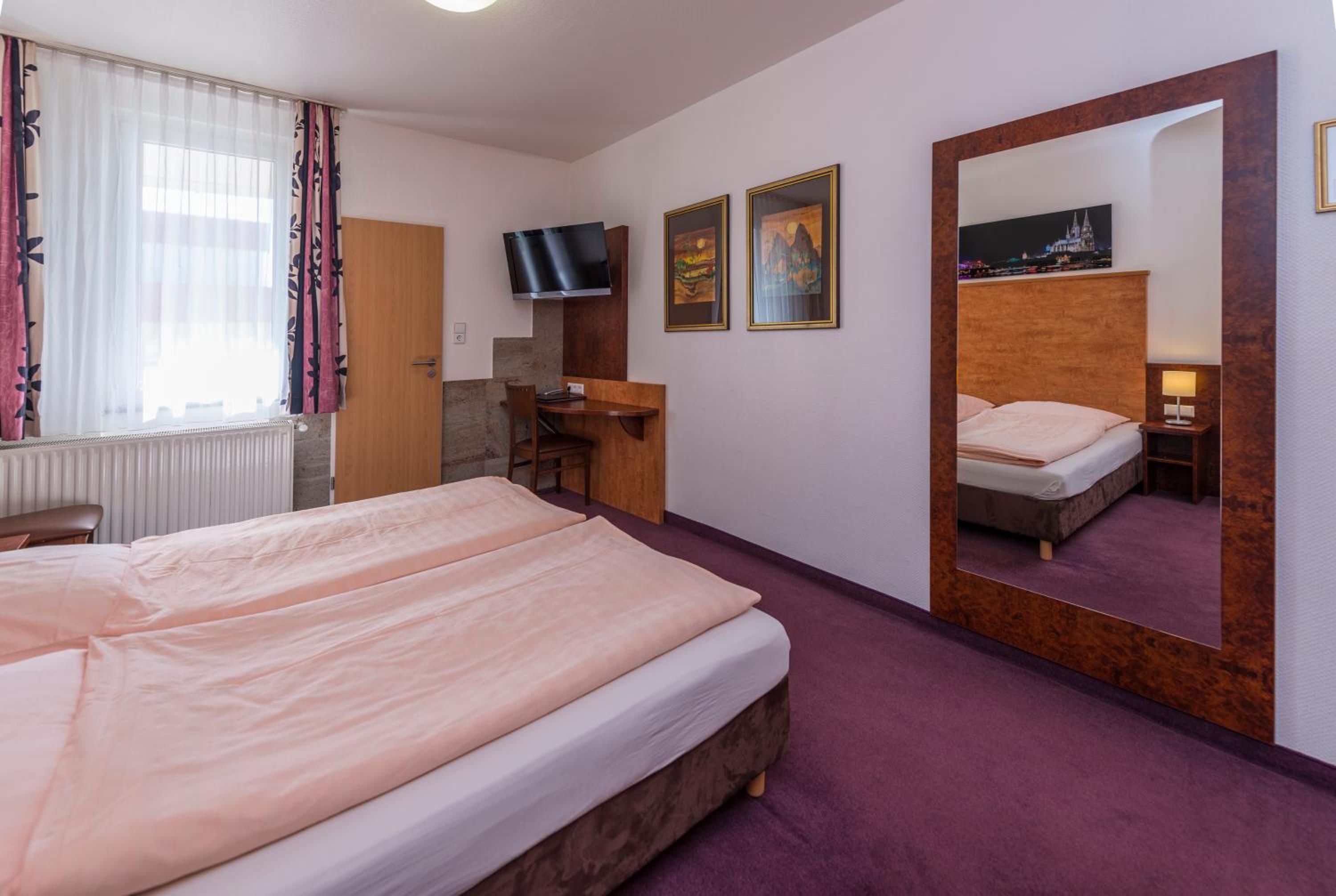 Double or Twin Room - Photo 6