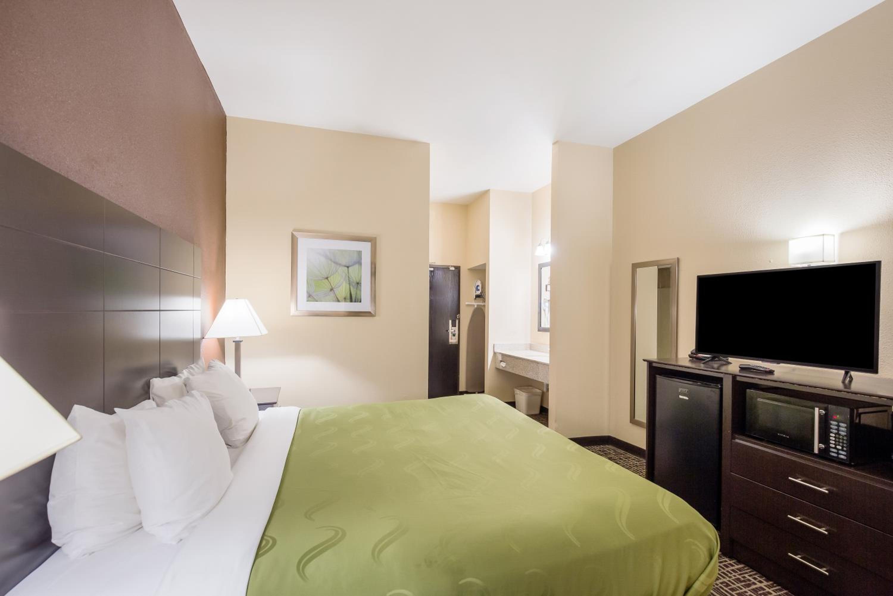 Standard King Room - Non-Smoking  - Photo 1