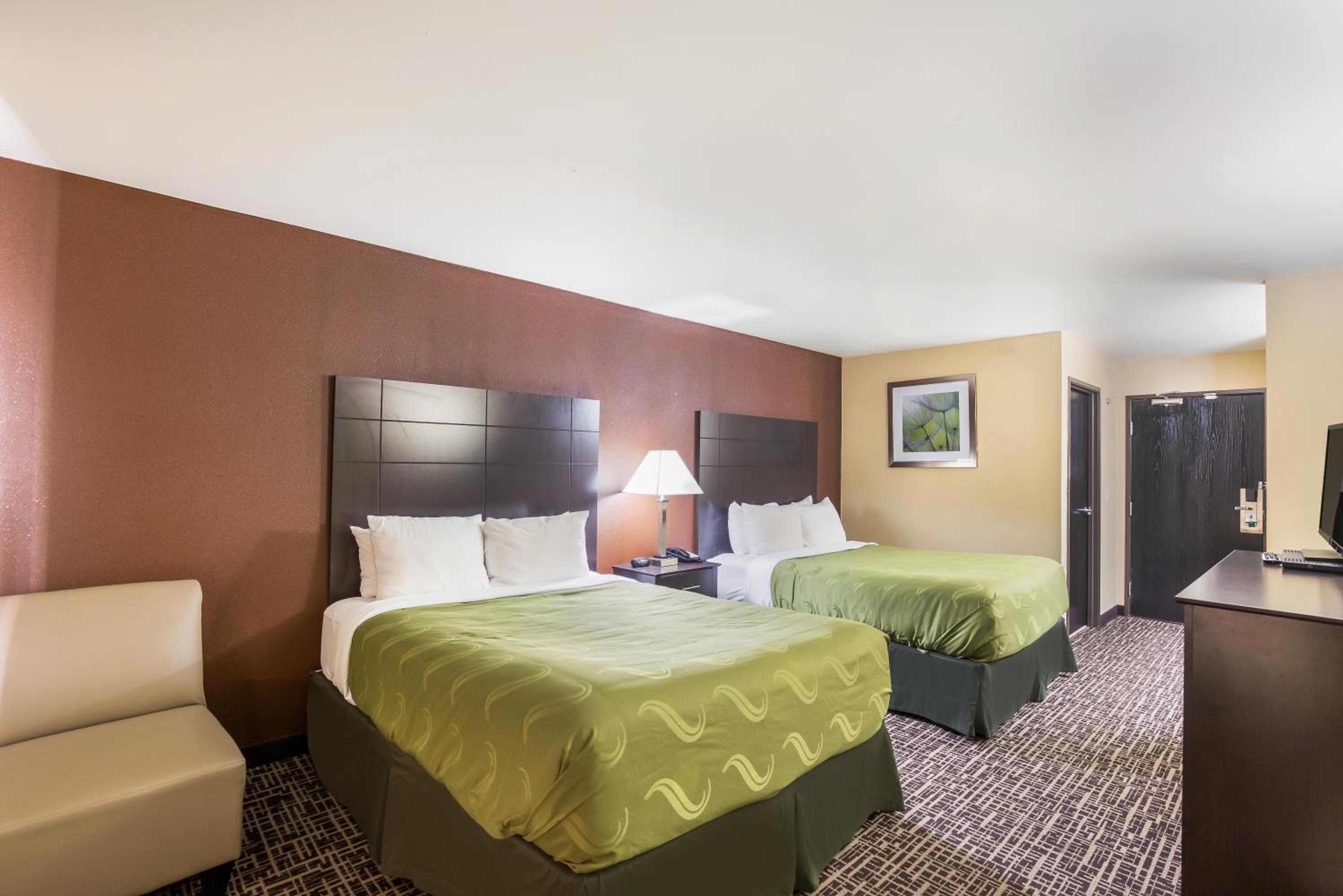 Queen Room with Two Queen Beds - Non-Smoking - Photo 1