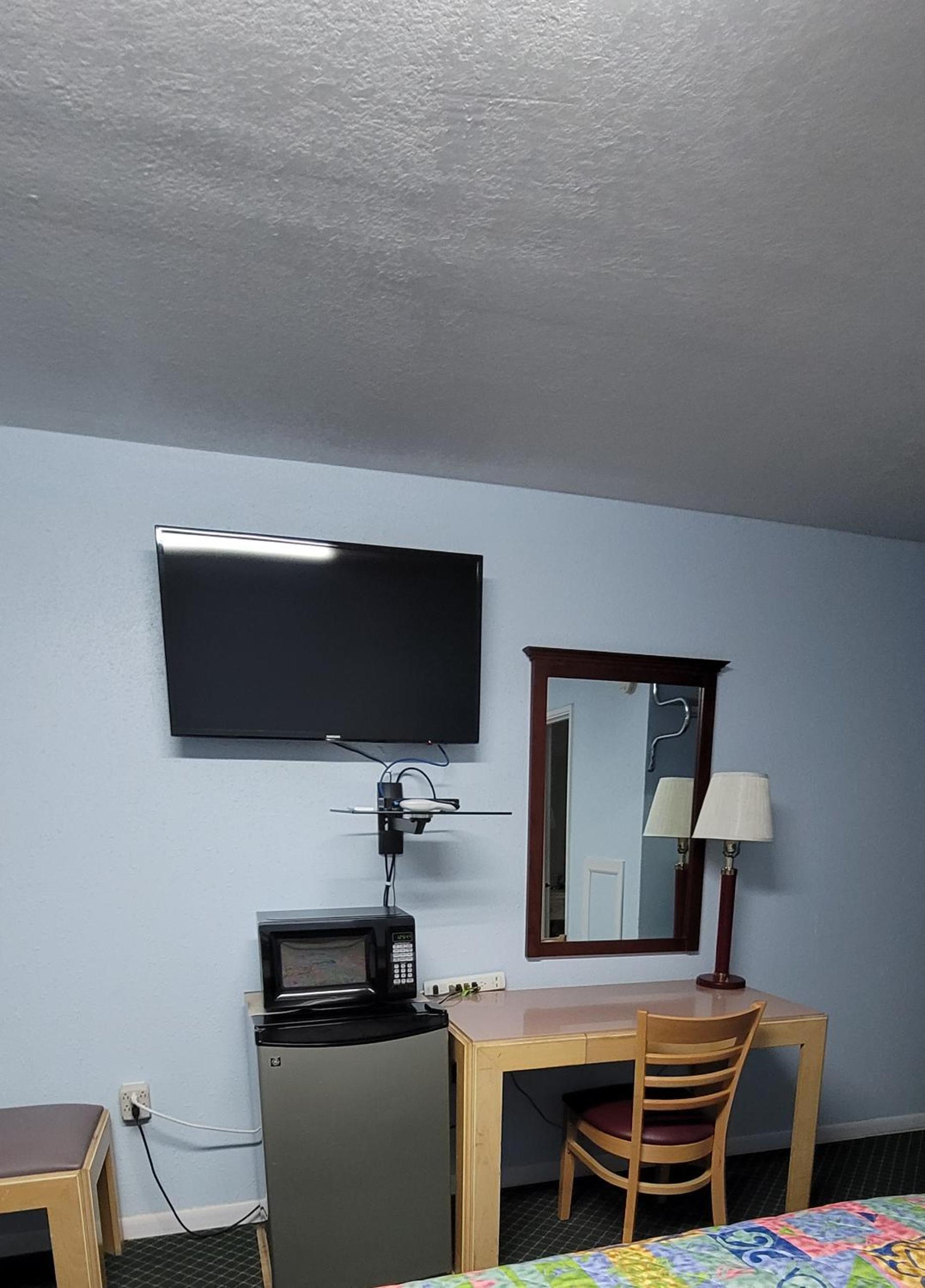 King Room - Non-Smoking - Photo 3