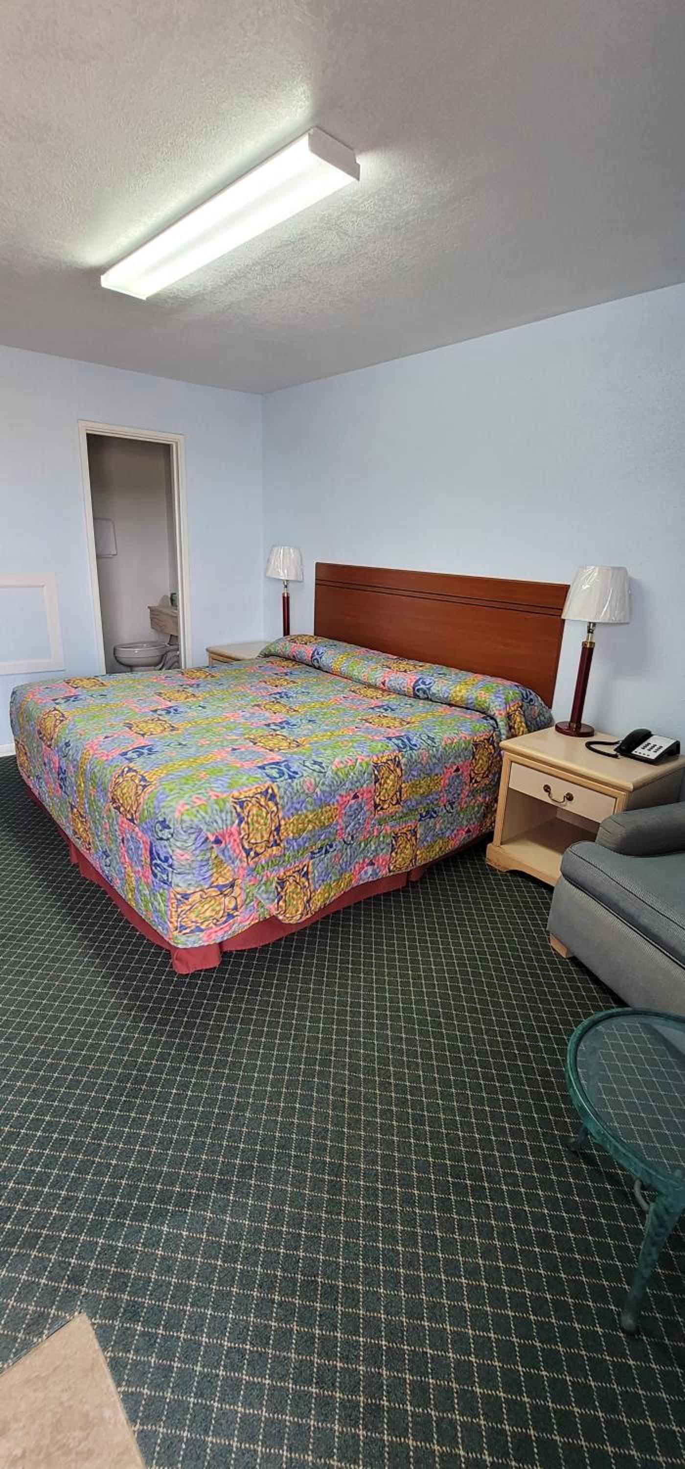 King Room - Non-Smoking - Photo 4