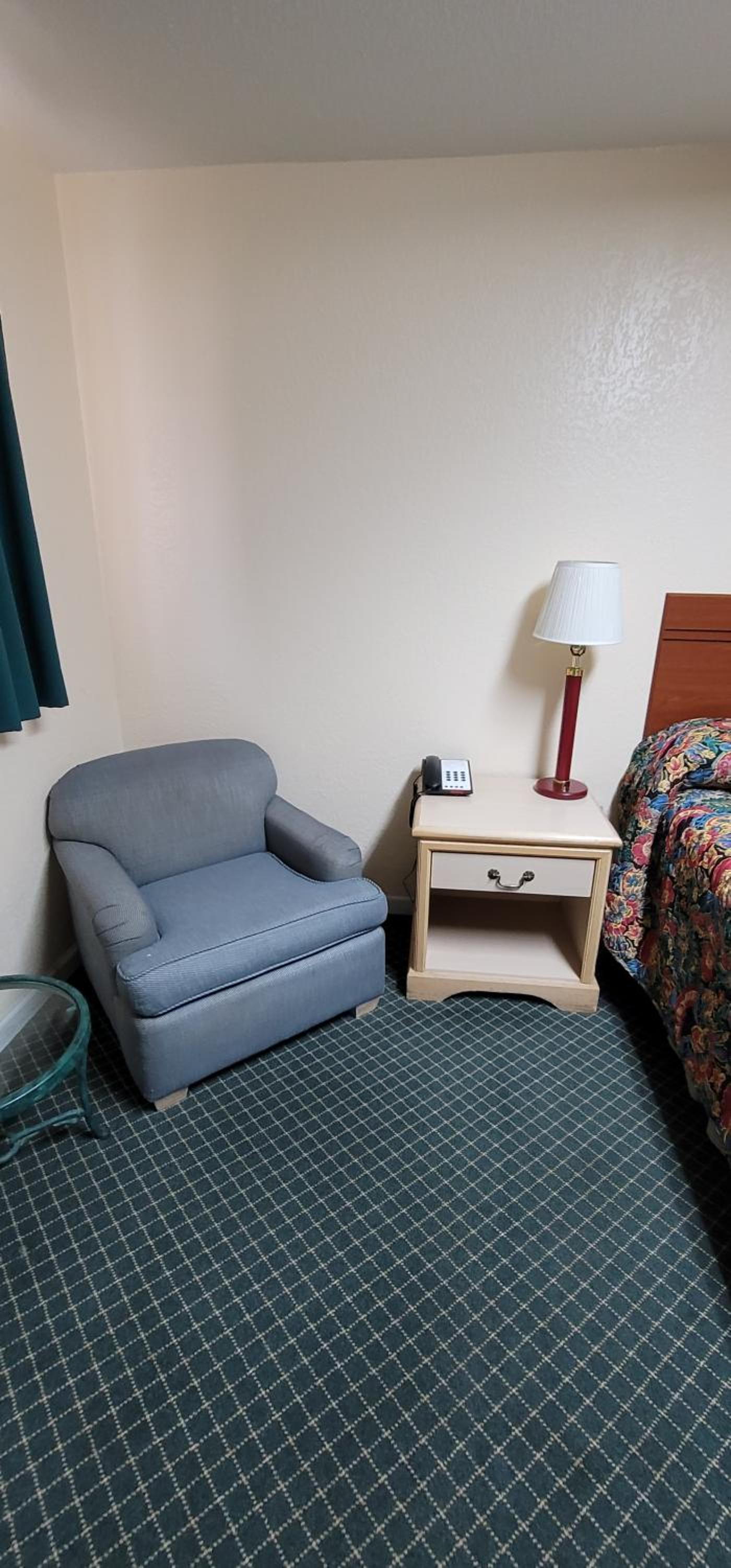 King Room - Non-Smoking - Photo 5