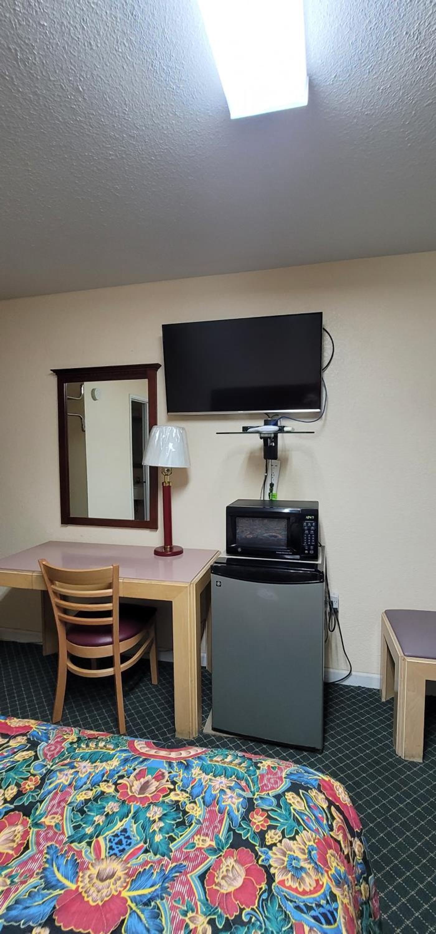 King Room - Non-Smoking - Photo 6