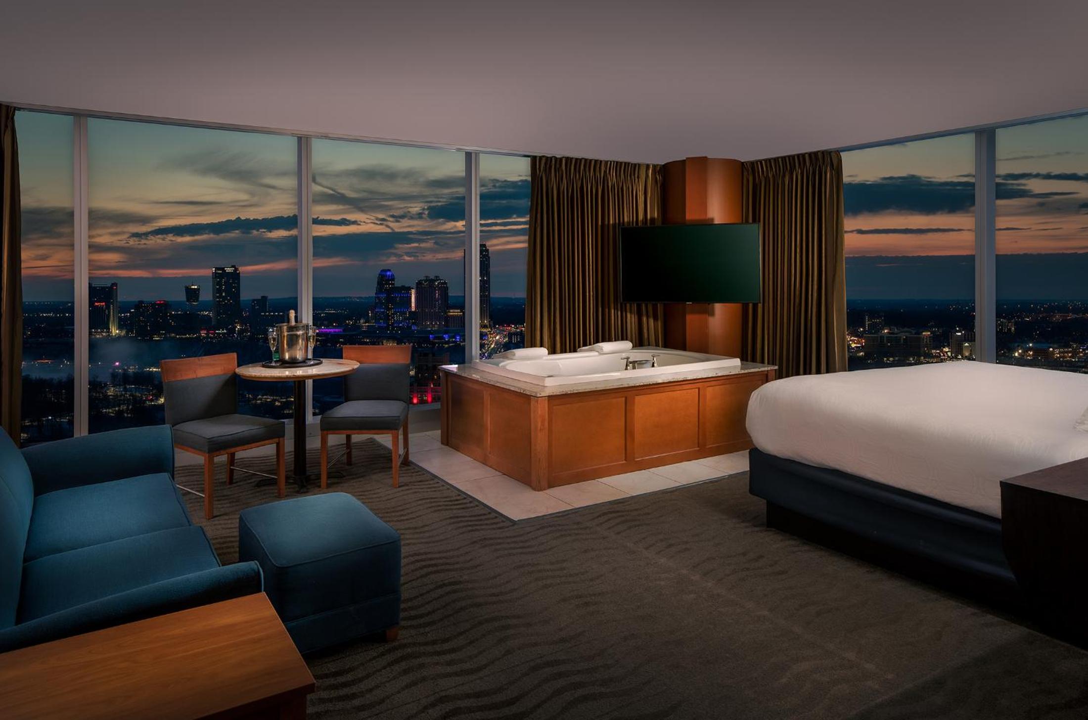 Corner King Suite with Spa Bath Nonsmoking