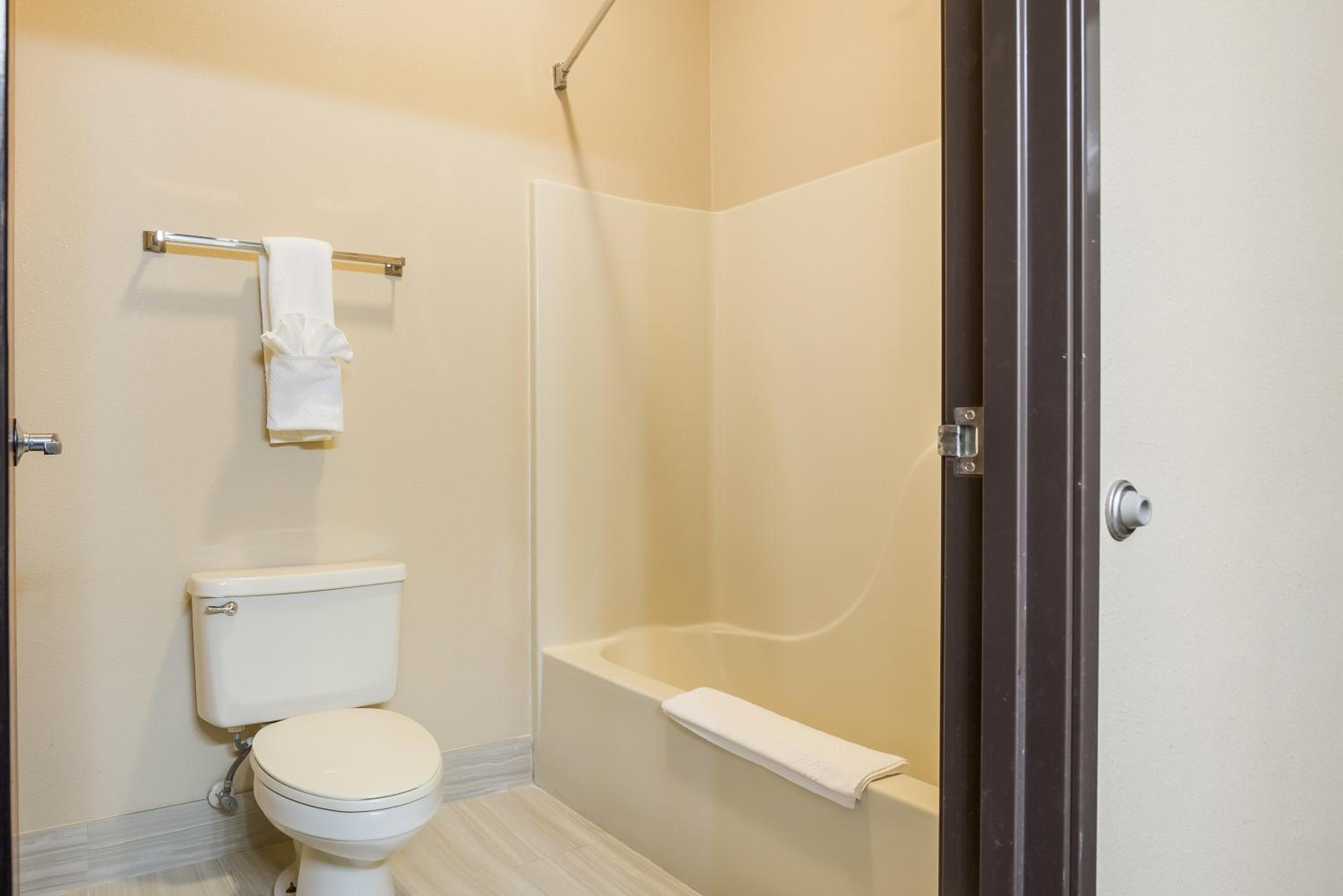 Standard King Room - Non-Smoking  - Photo 2