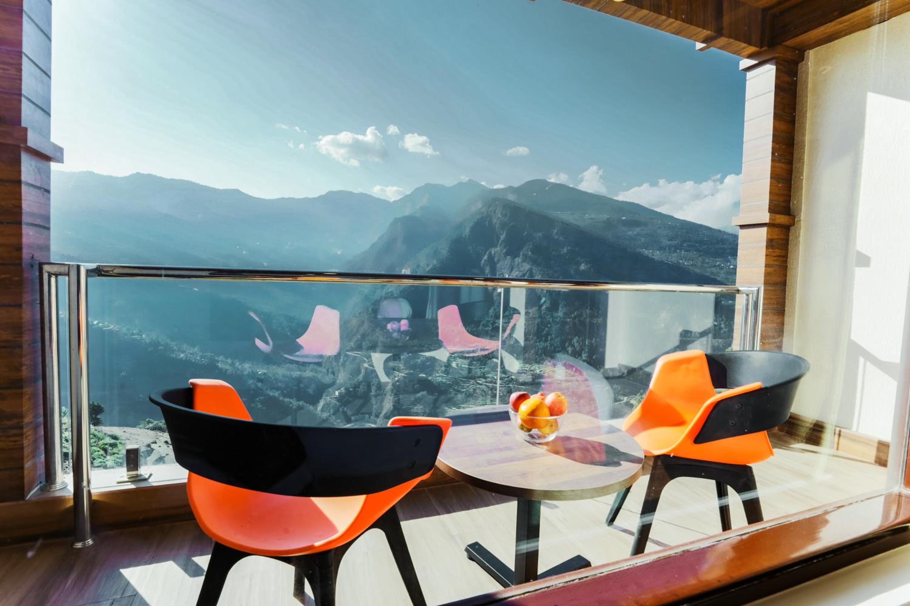 Executive Suite Mountain View Room with Private Balcony - Photo 2