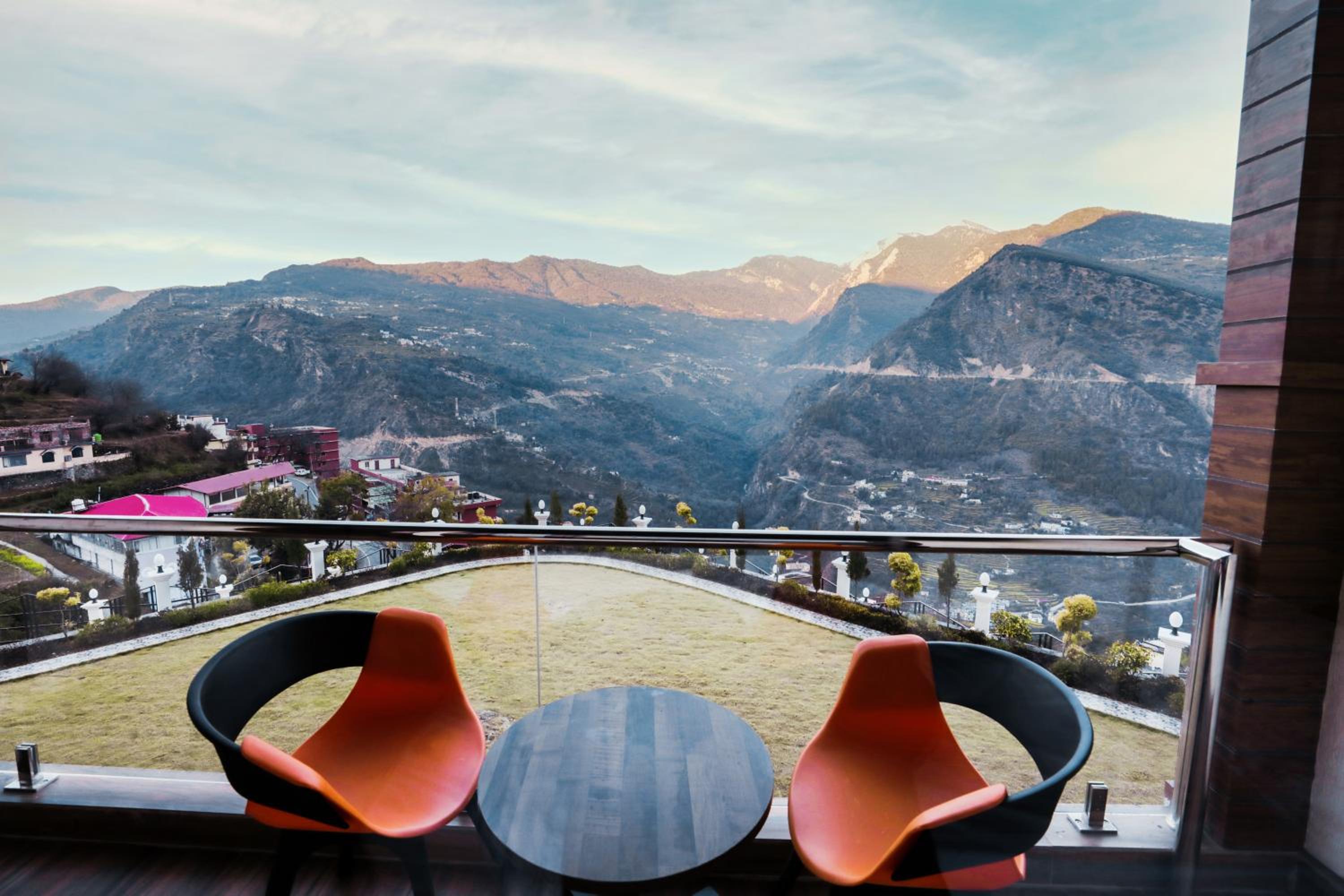 Premium Mountain View Room with Private Balcony - Photo 10