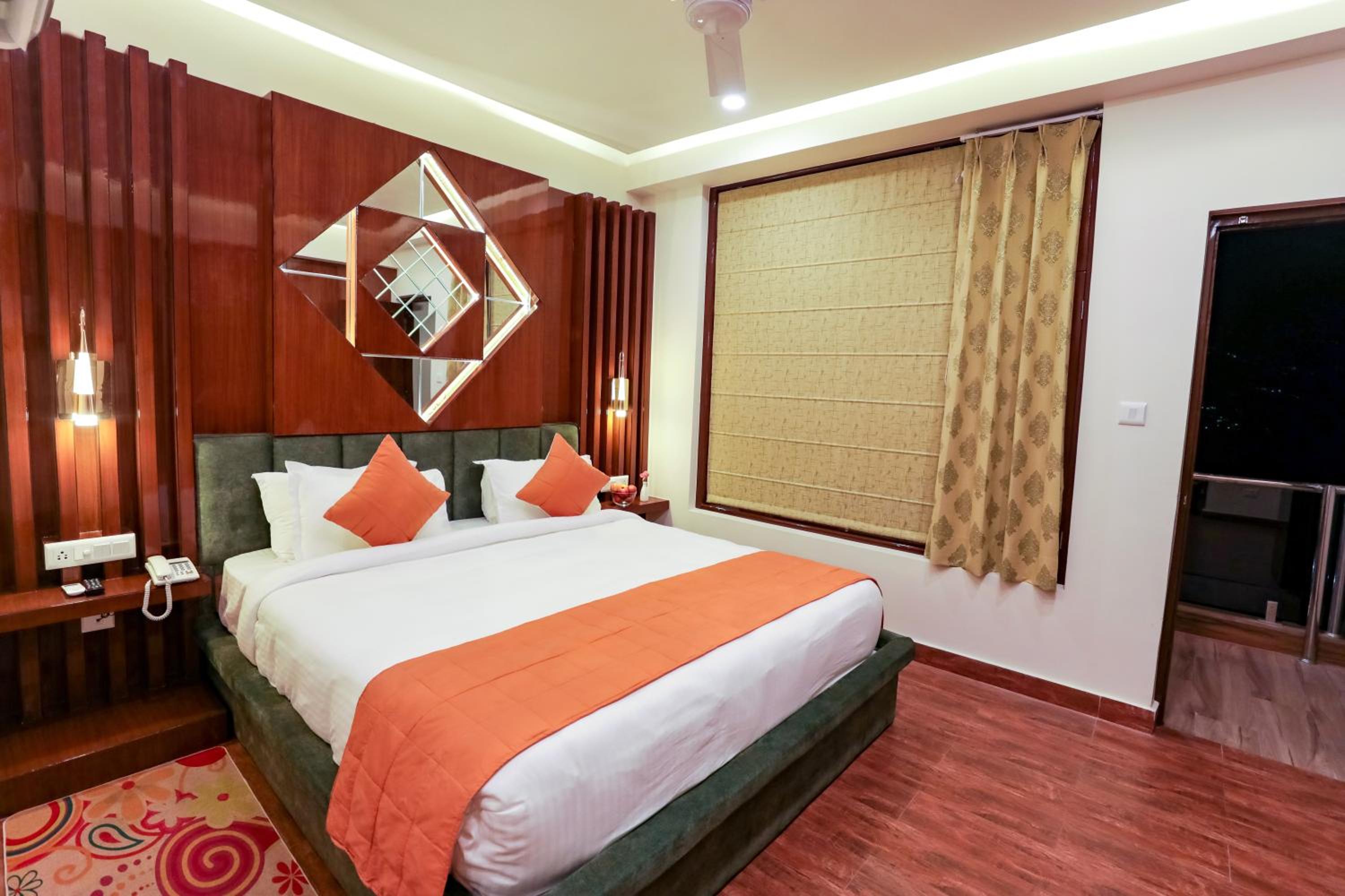 Premium Mountain View Room with Private Balcony - Photo 11