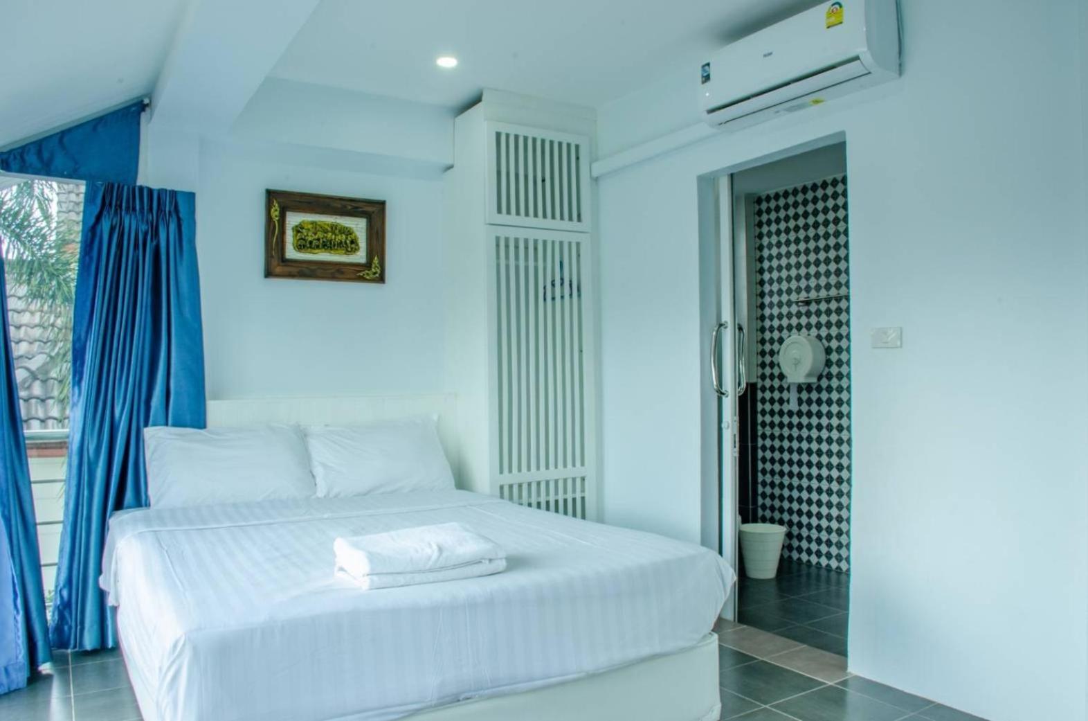 Villa - Photo 1