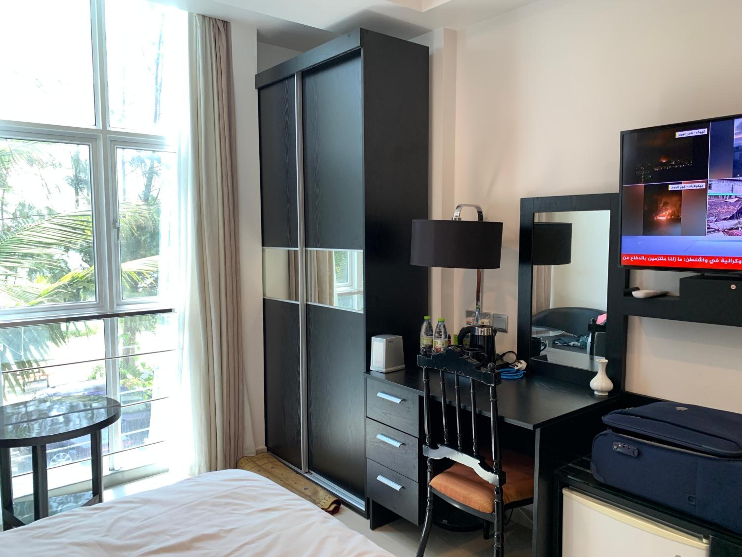 Deluxe Double Room with Sea View - Photo 4