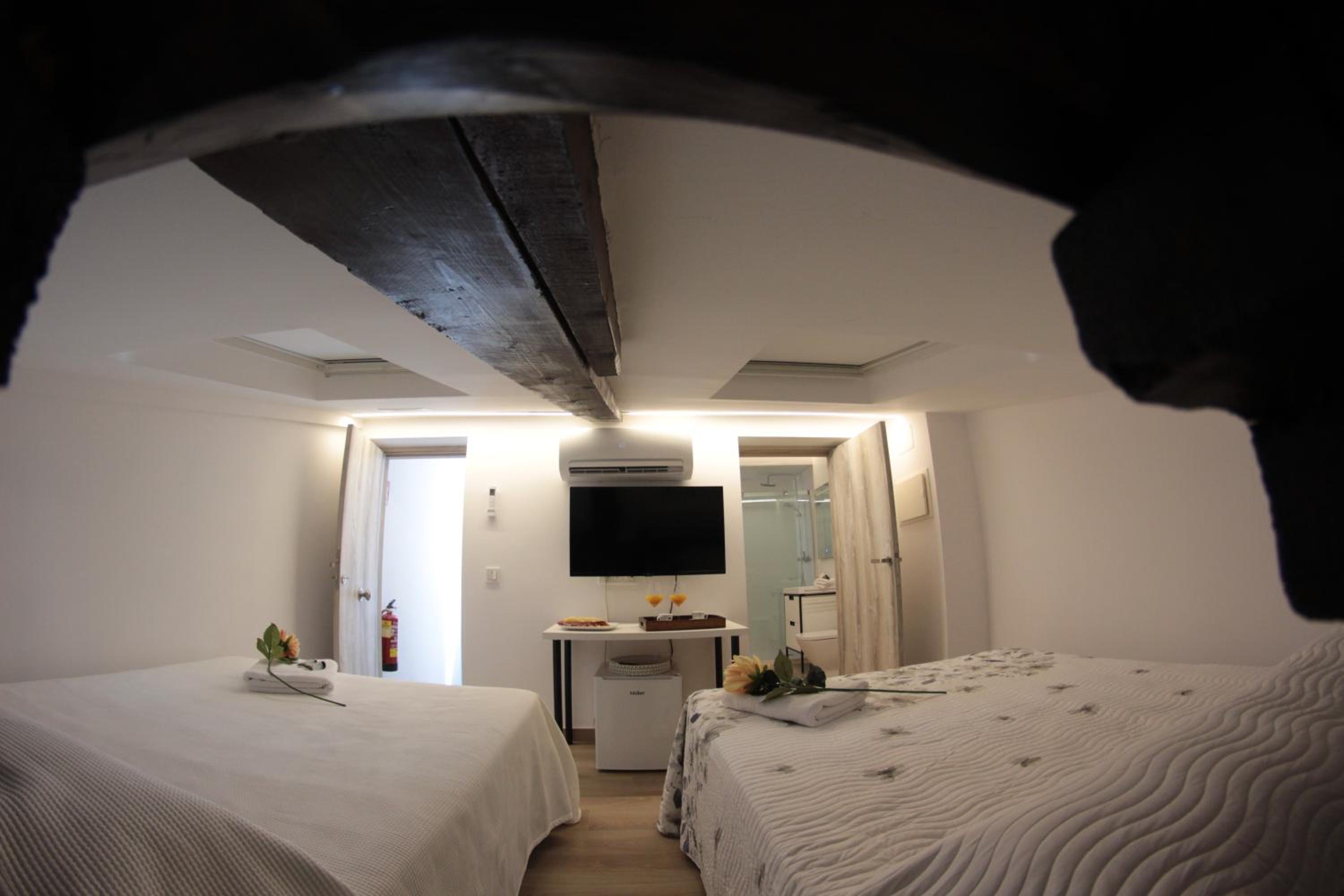 Duplex Quadruple Room - Photo 1