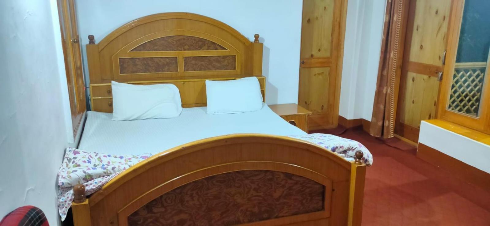 Deluxe Room (2 Adults + 1 Child)