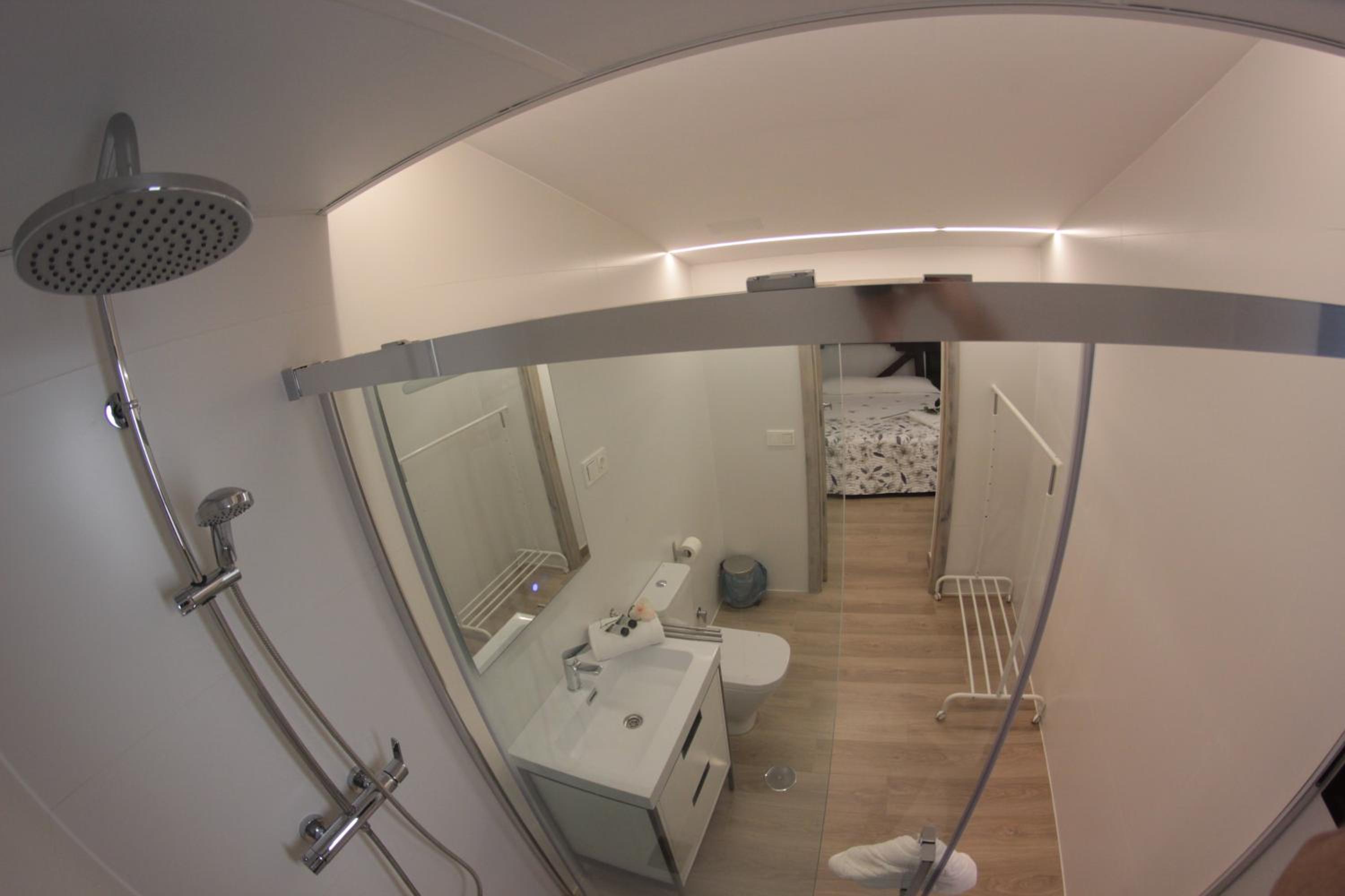 Duplex Quadruple Room - Photo 3