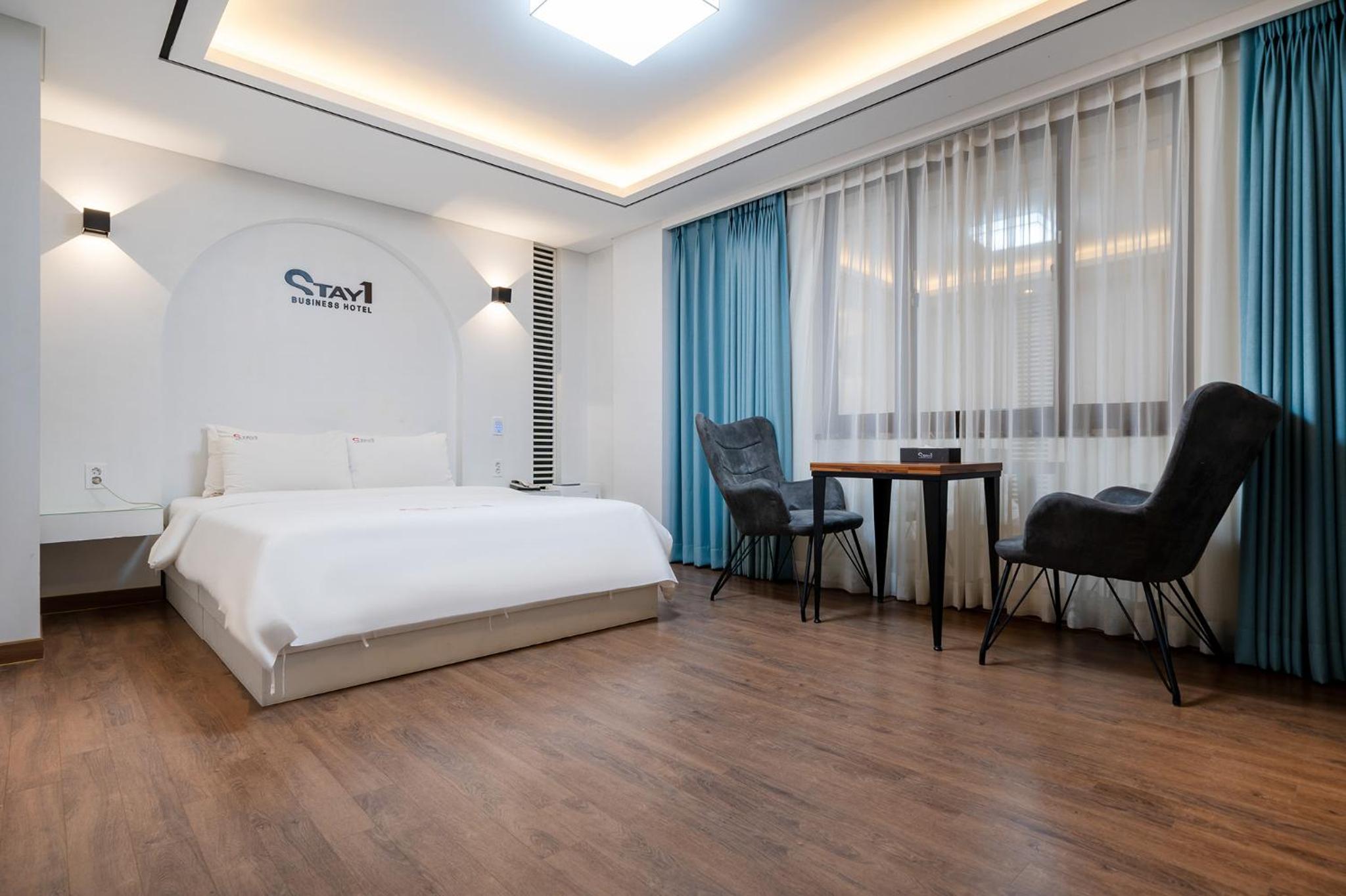 Suite - Photo 8