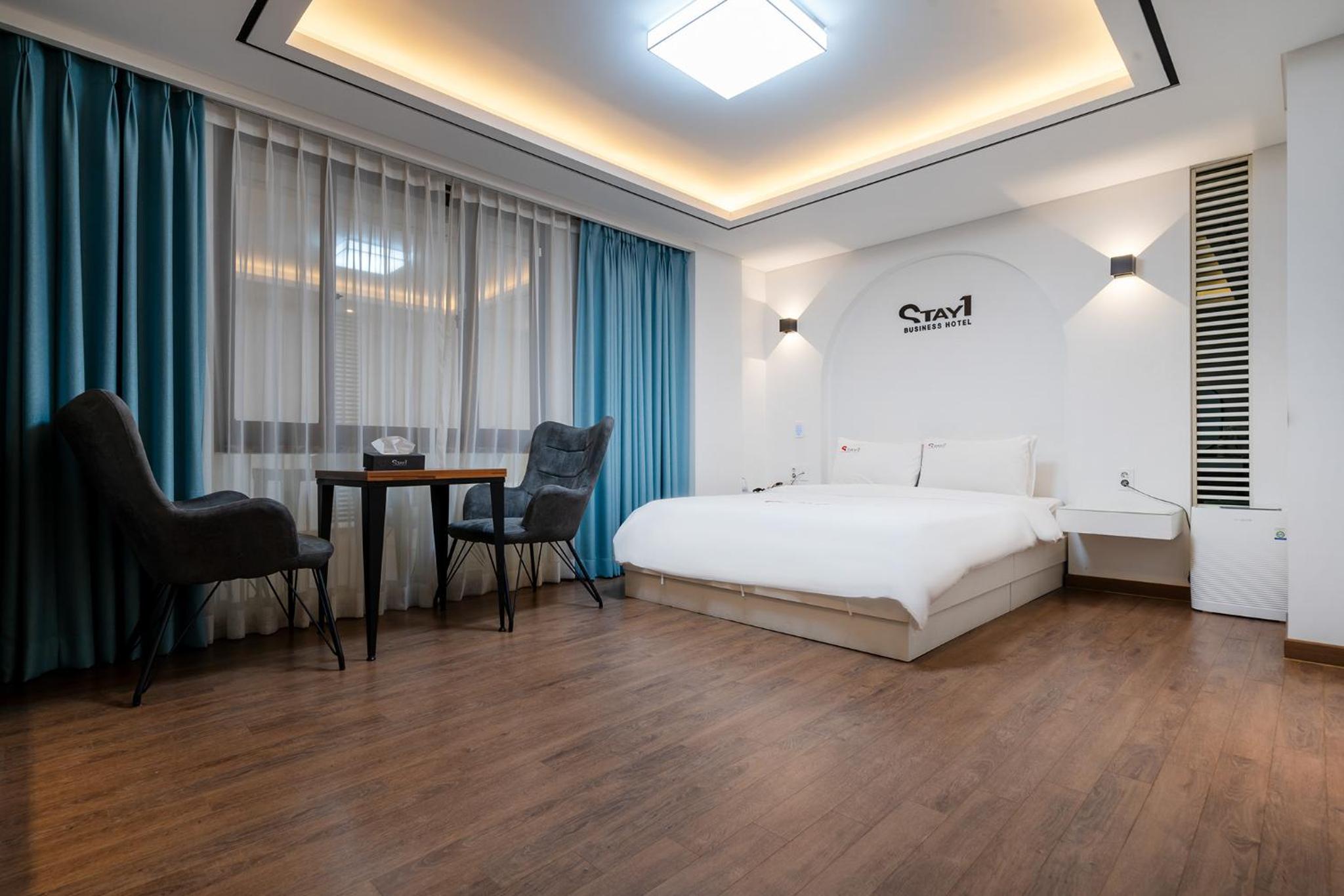 Suite - Photo 7