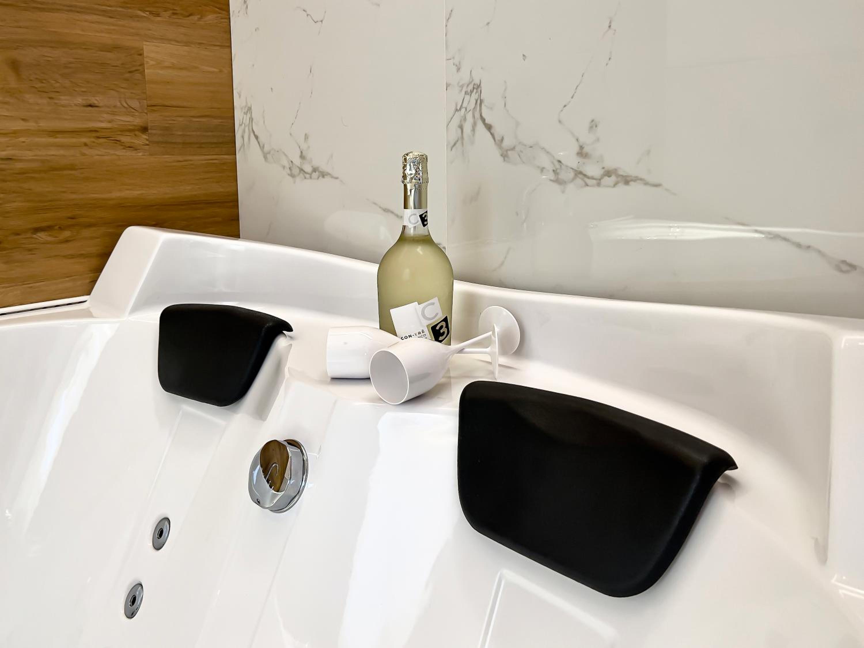 Double Room with Spa Bath - Photo 6