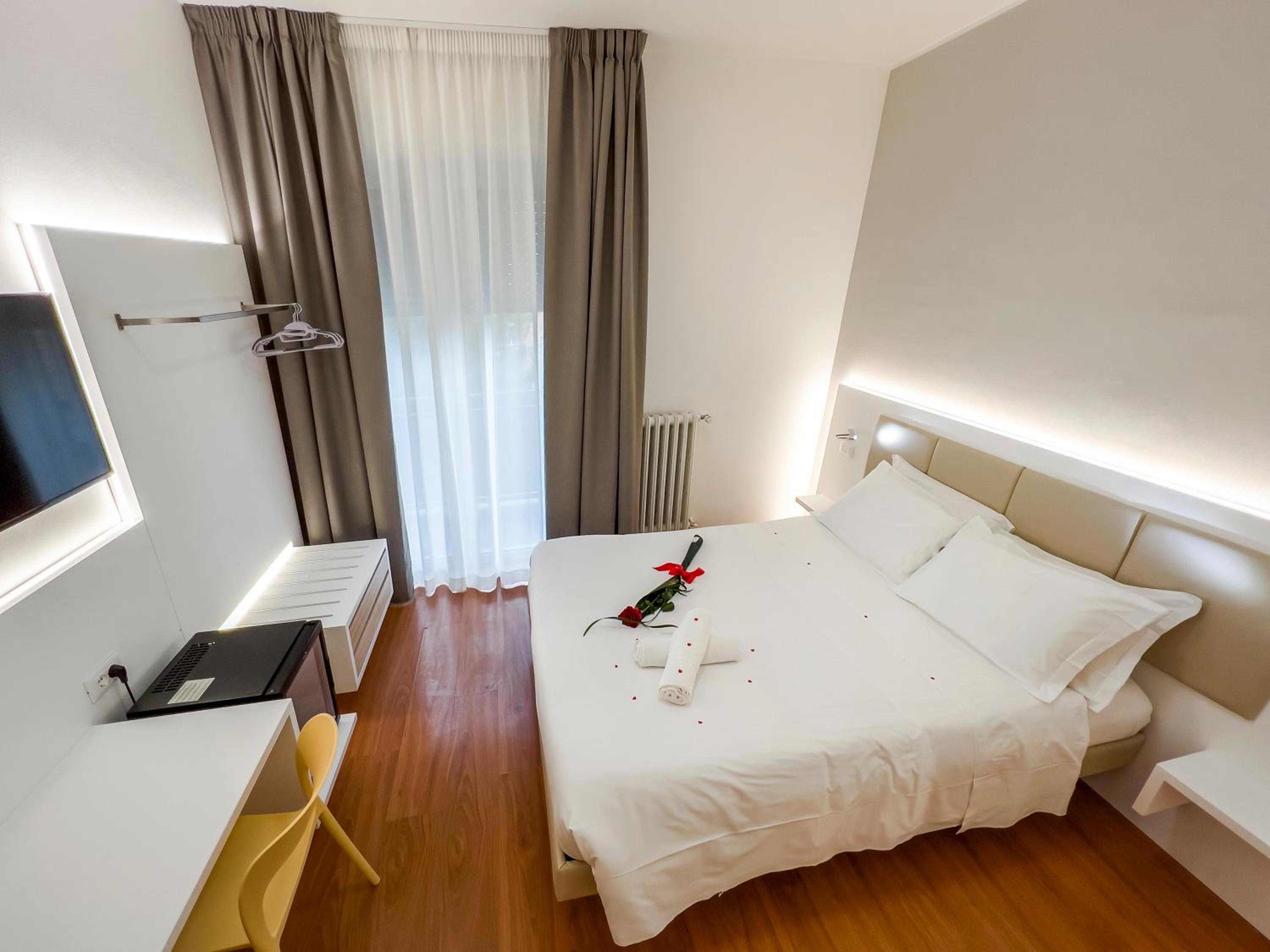 Double or Twin Room - Photo 2