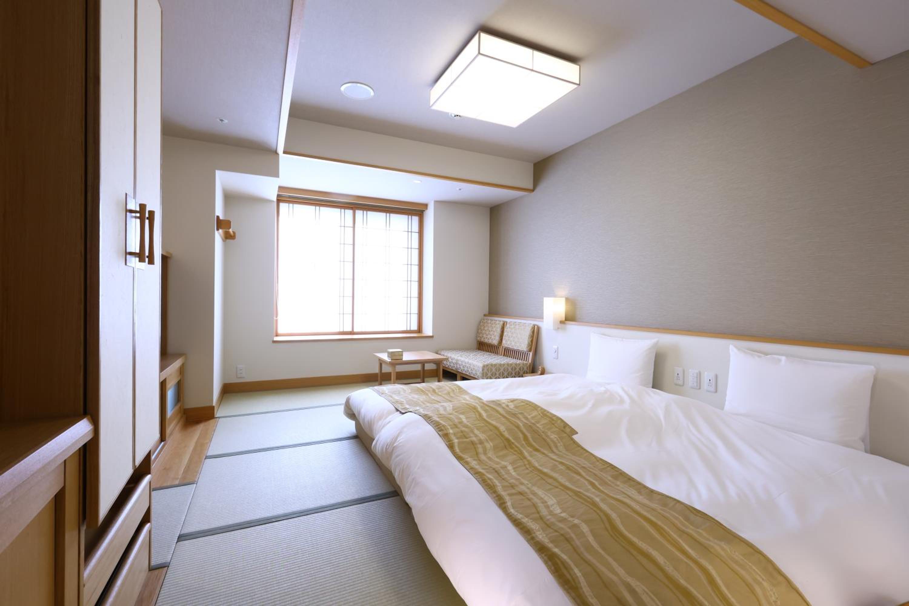 Twin Room with Shower - Non-Smoking photo 2
