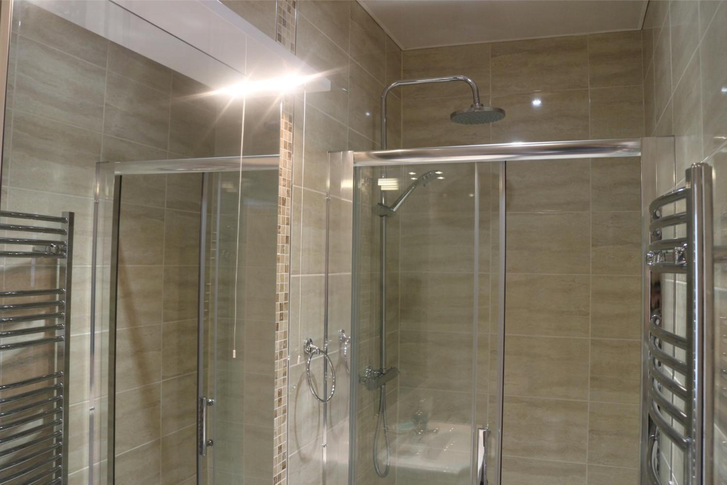 Twin Room with Private Bathroom - Photo 27