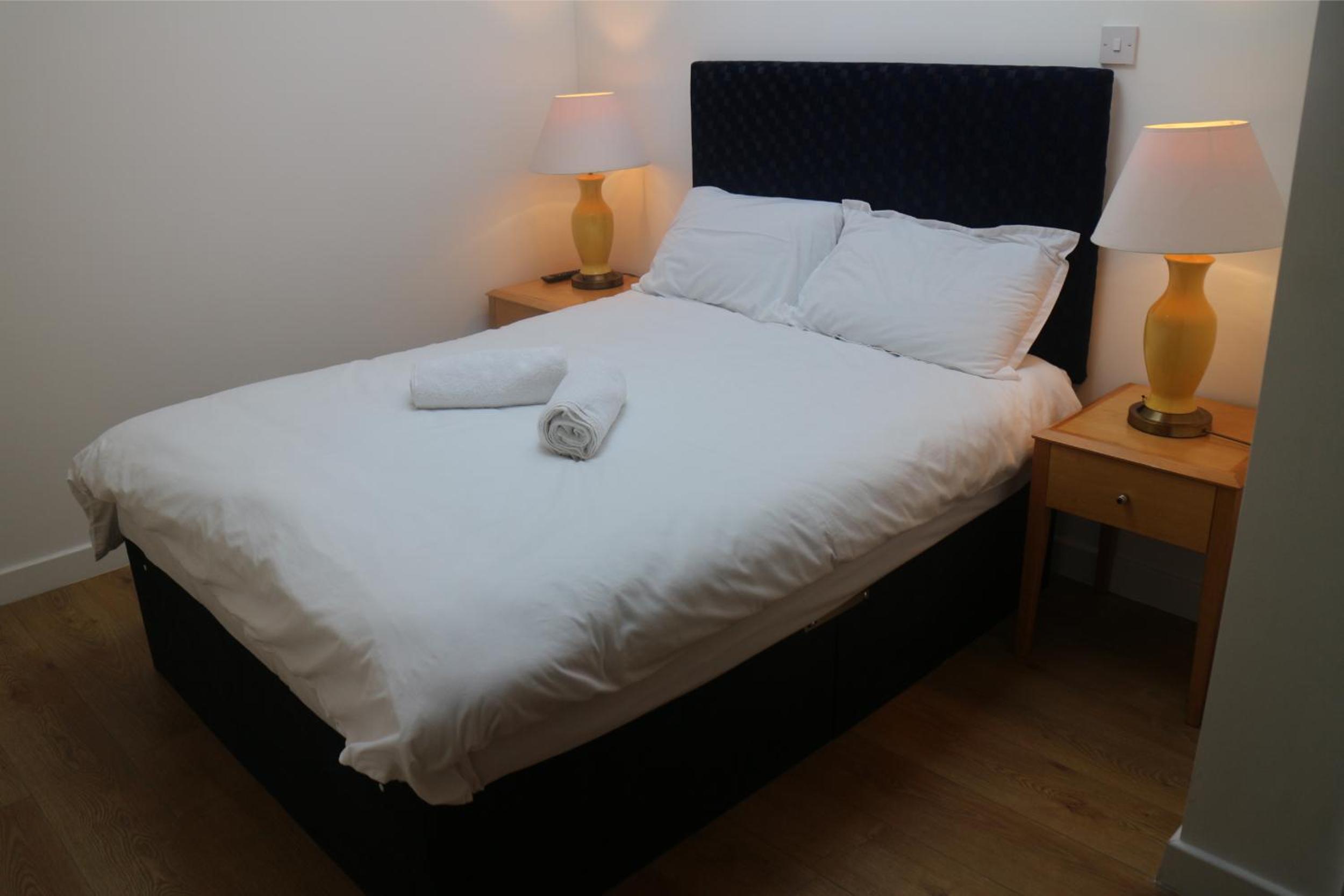 Double Room with Private Bathroom - Photo 15