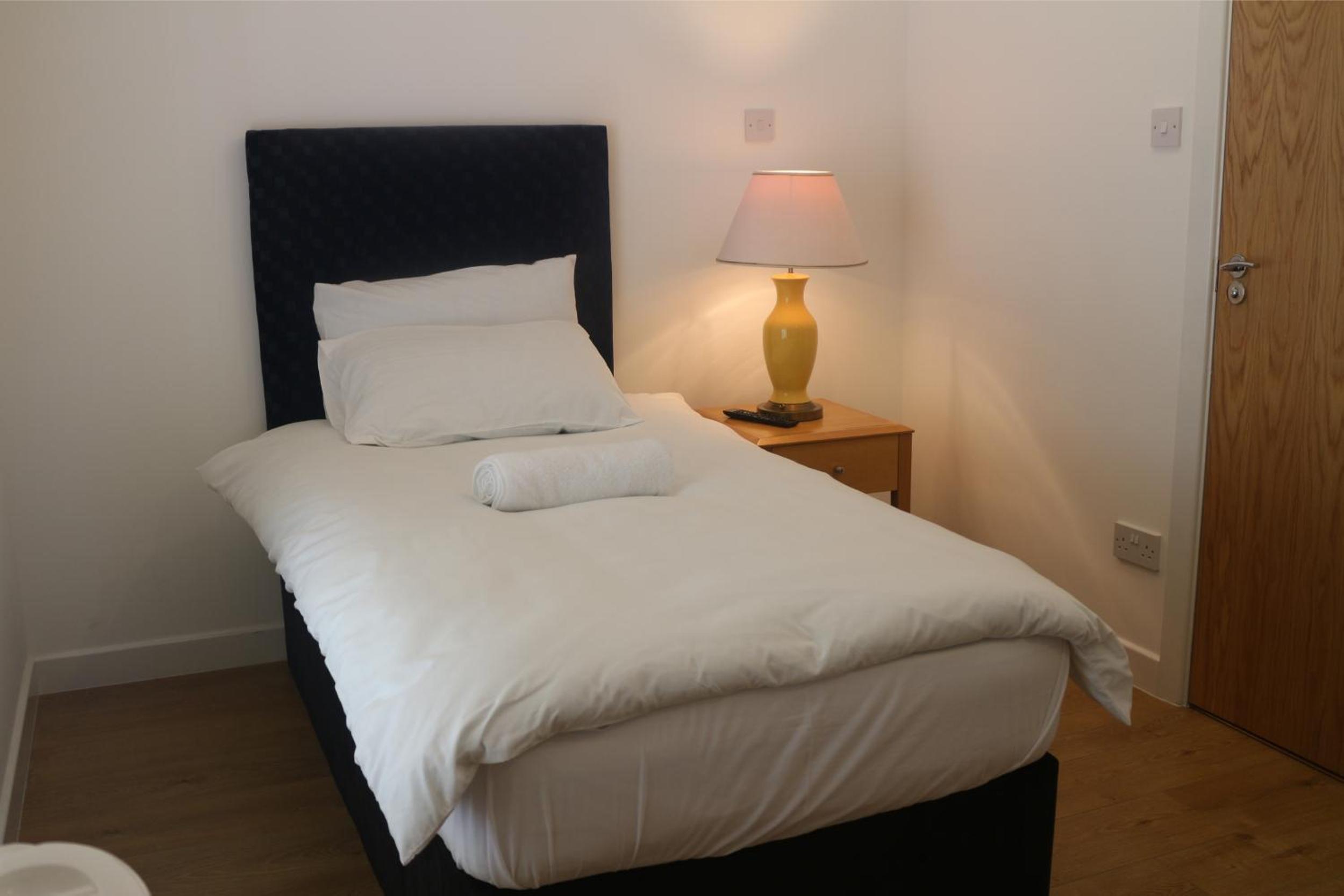 Double Room with Private Bathroom - Photo 8