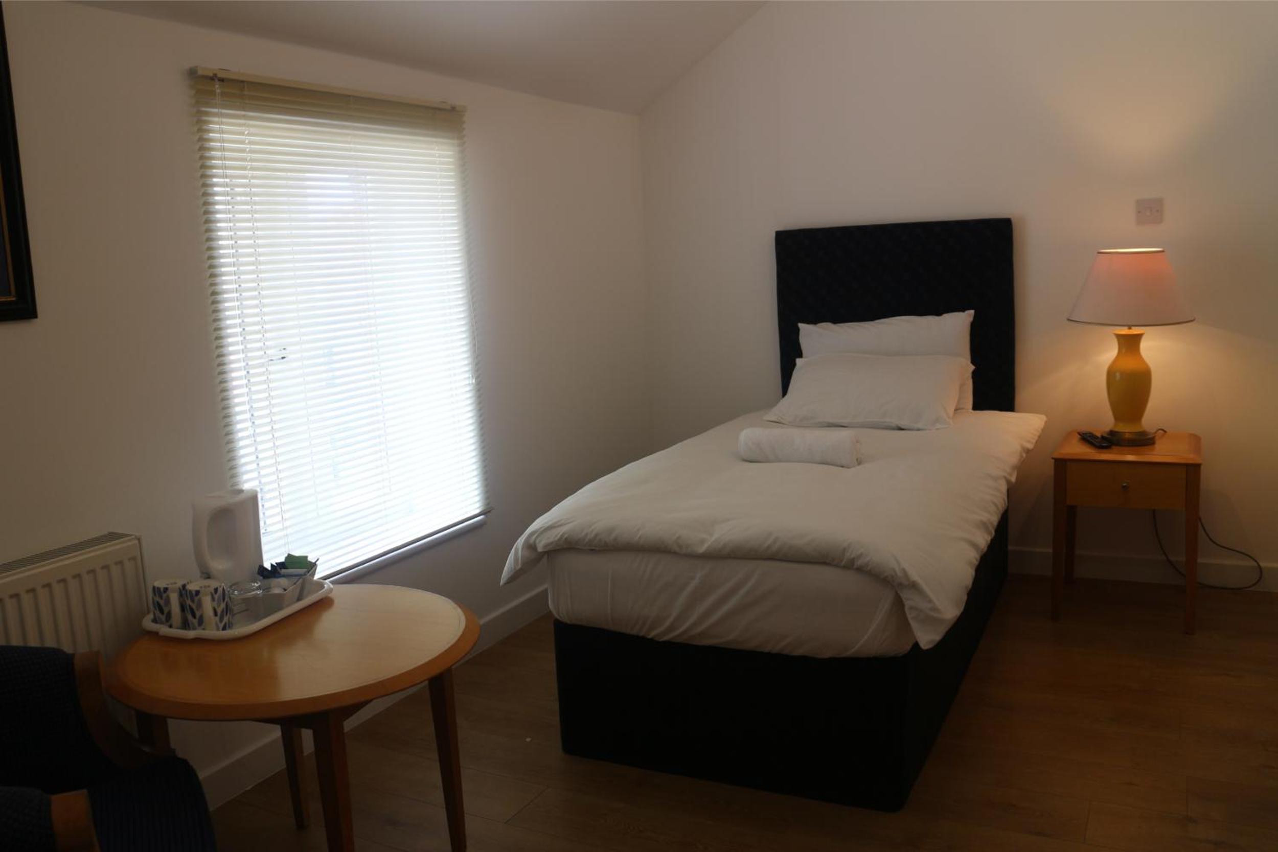 Double Room with Private Bathroom - Photo 10