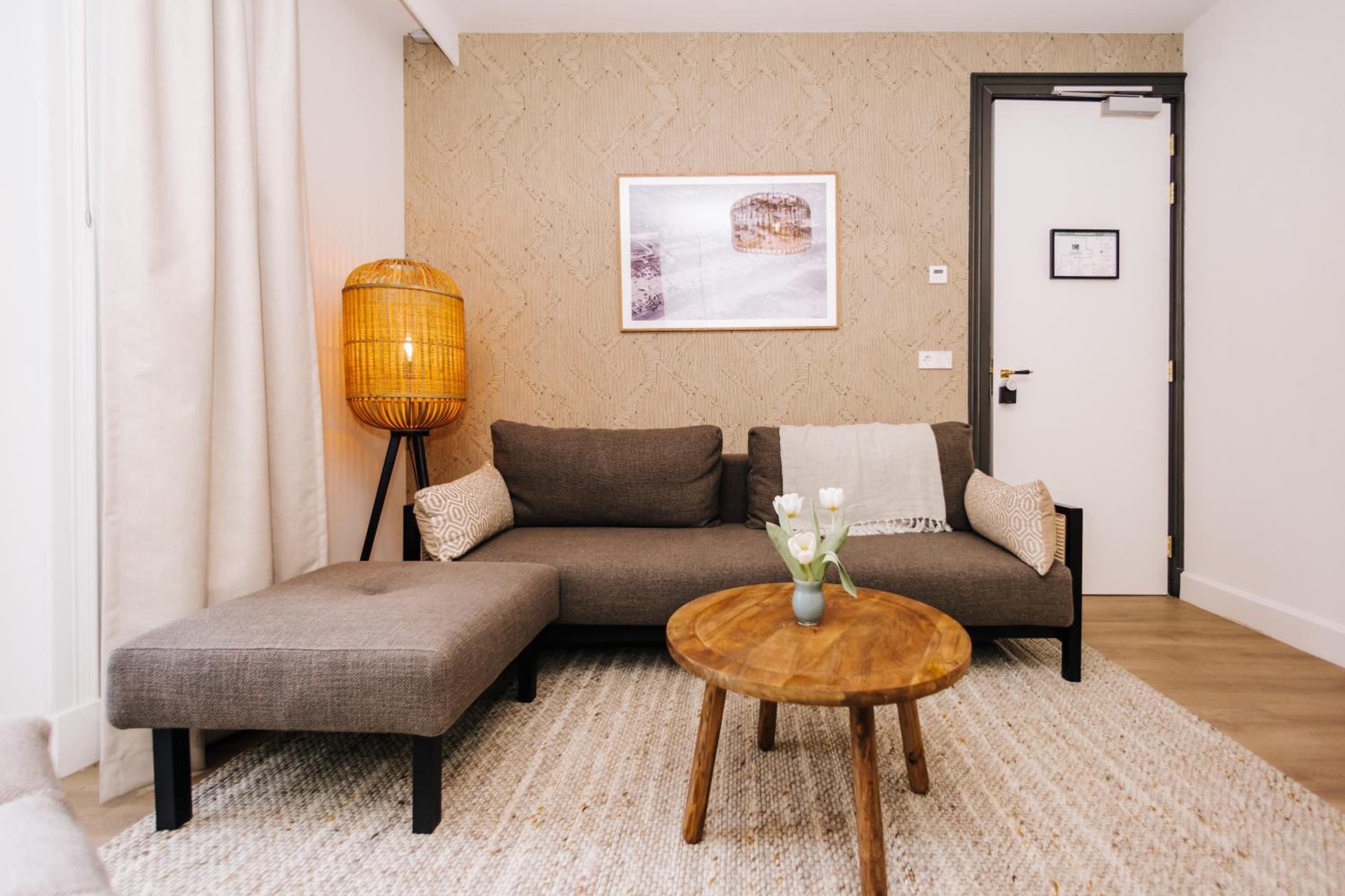 Suite with Balcony - Photo 16