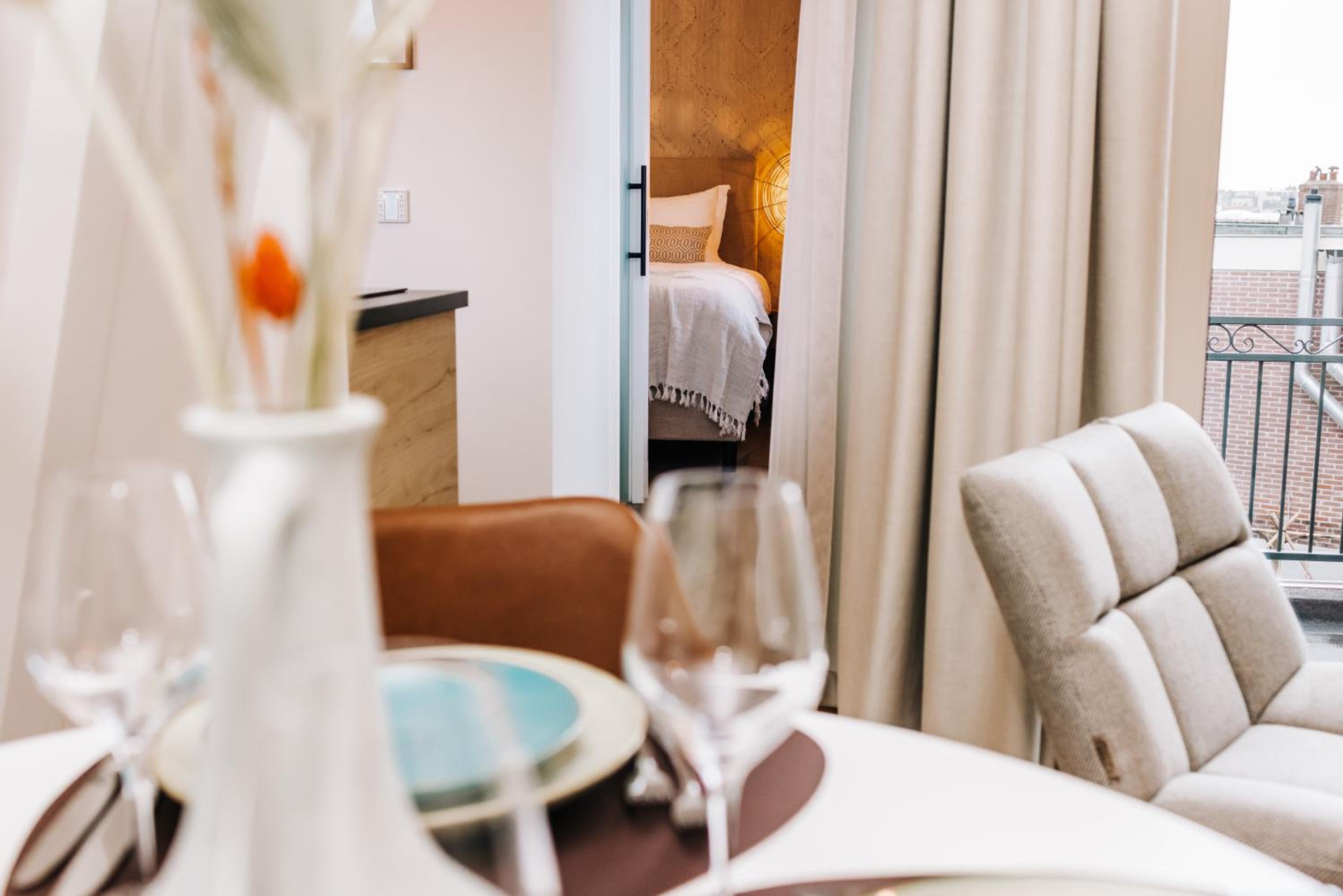Suite with Balcony - Photo 13