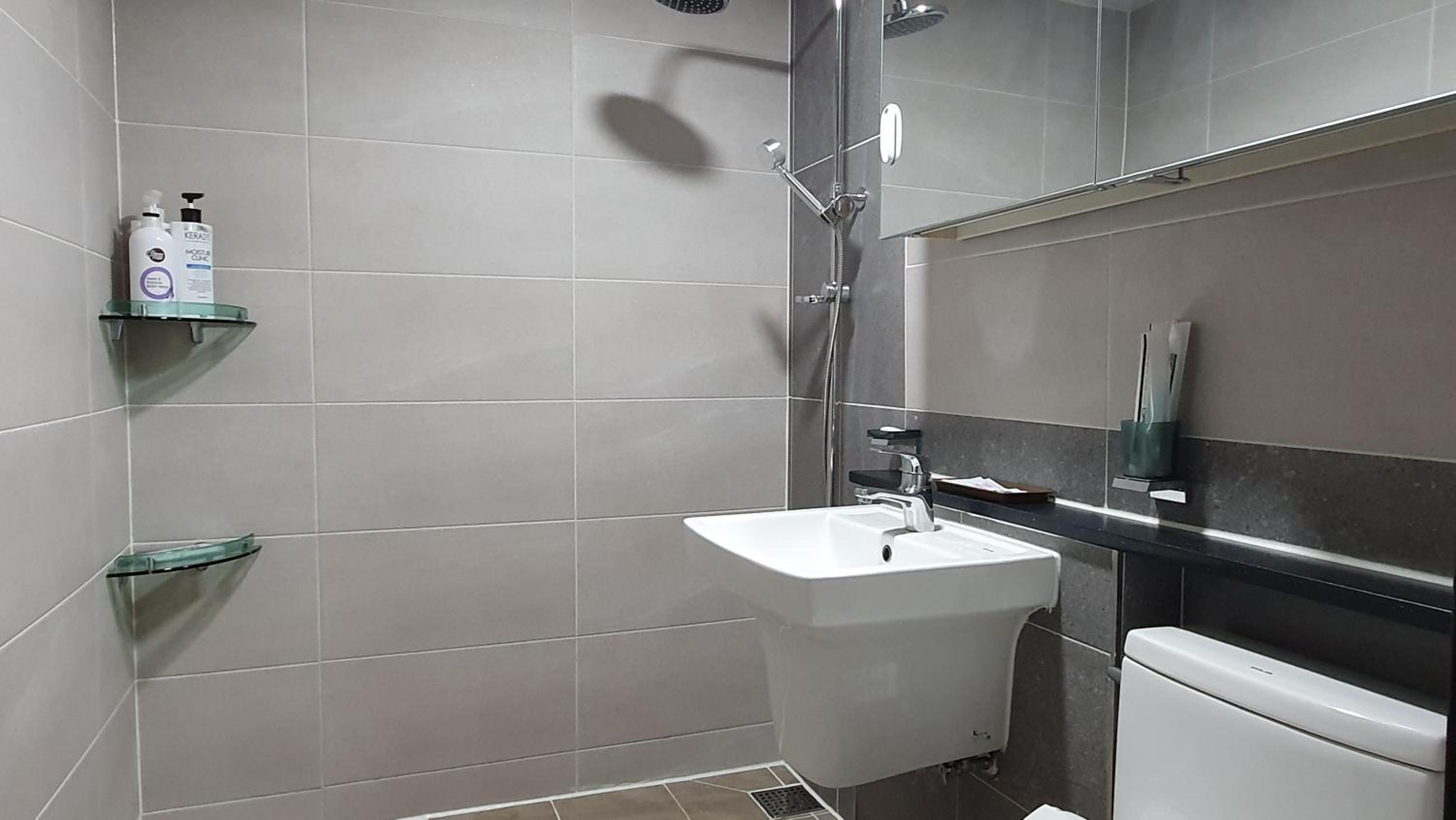 Two-Bedroom House - Photo 8