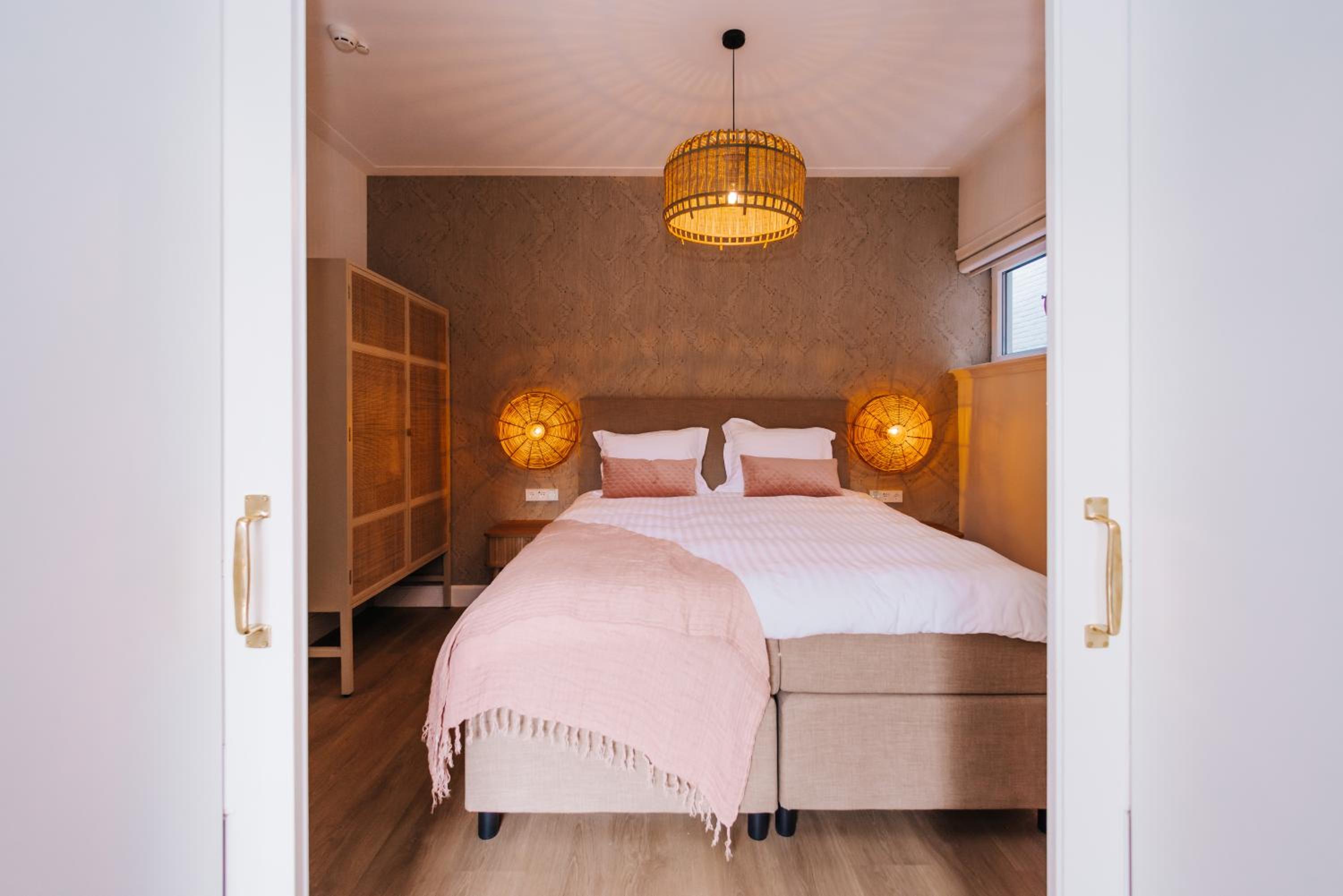 Suite with Spa Bath - Photo 4