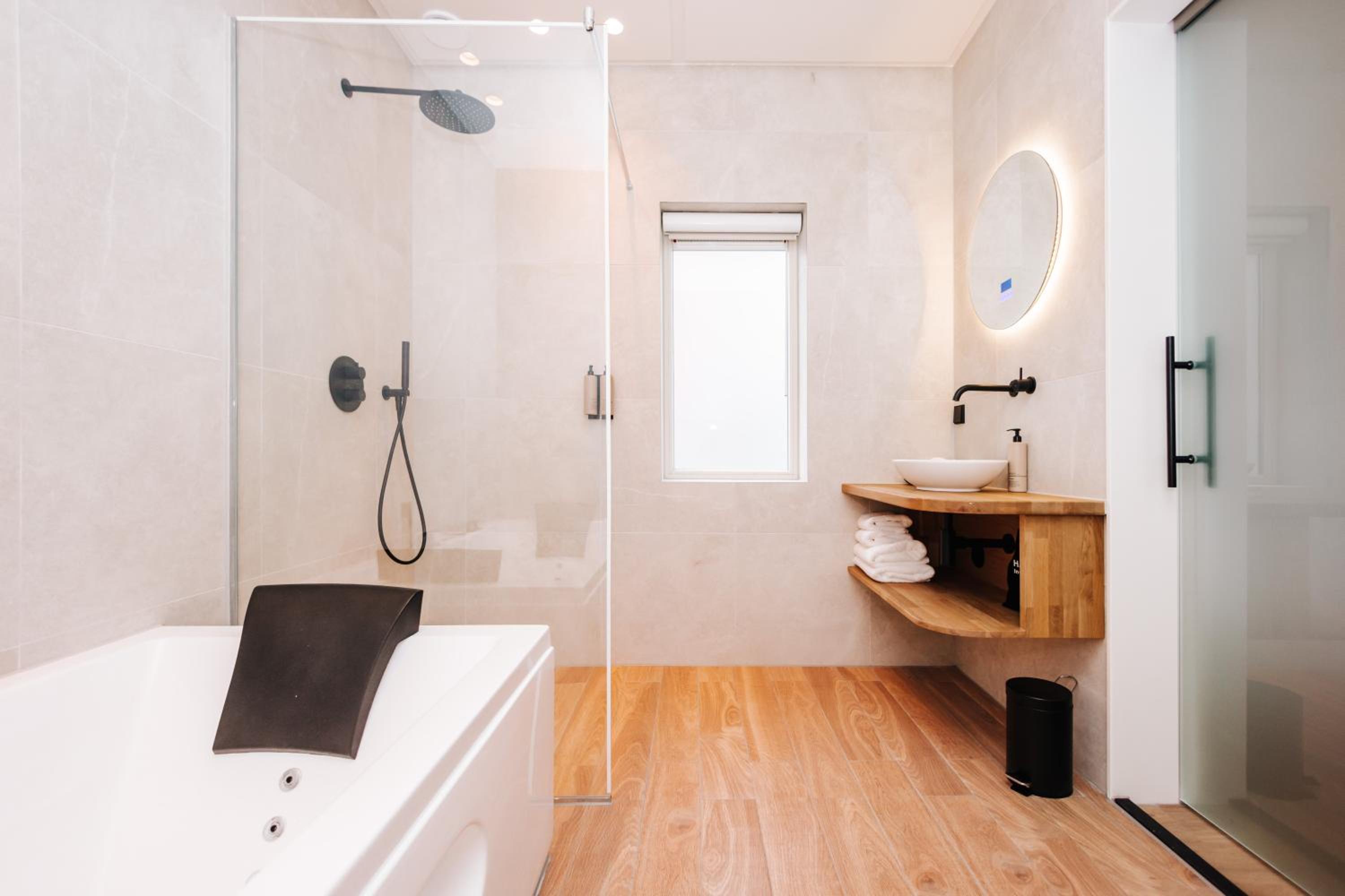 Suite with Spa Bath - Photo 19