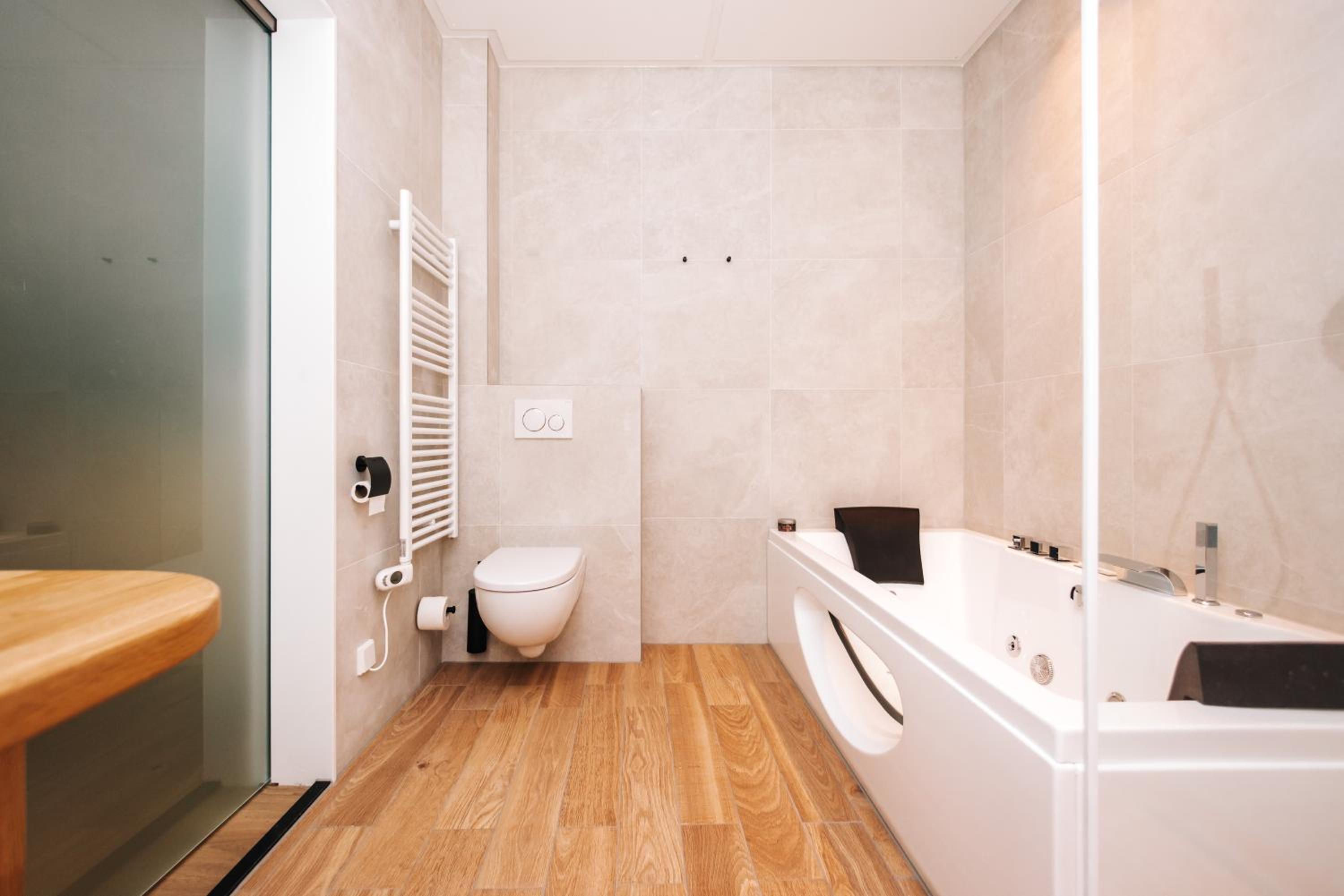Suite with Spa Bath - Photo 18