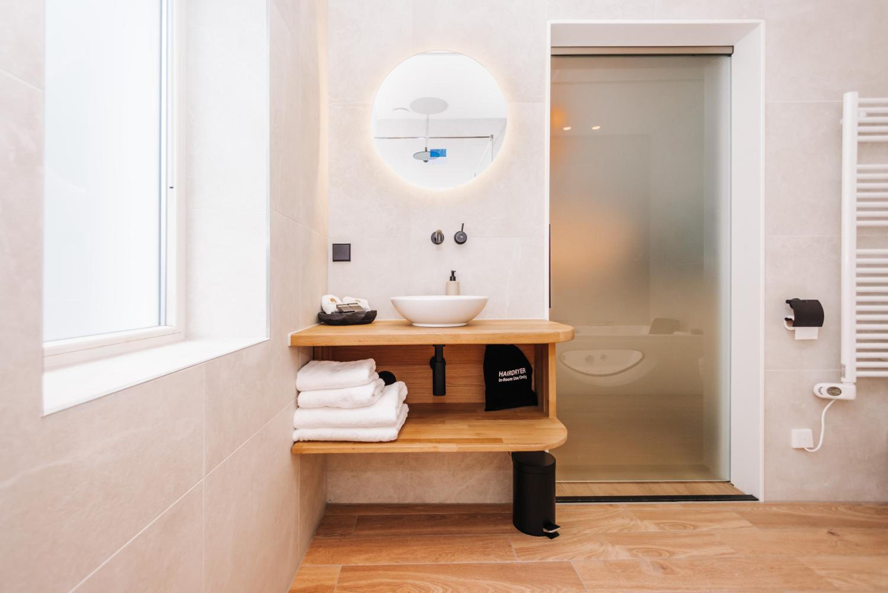 Suite with Spa Bath - Photo 10