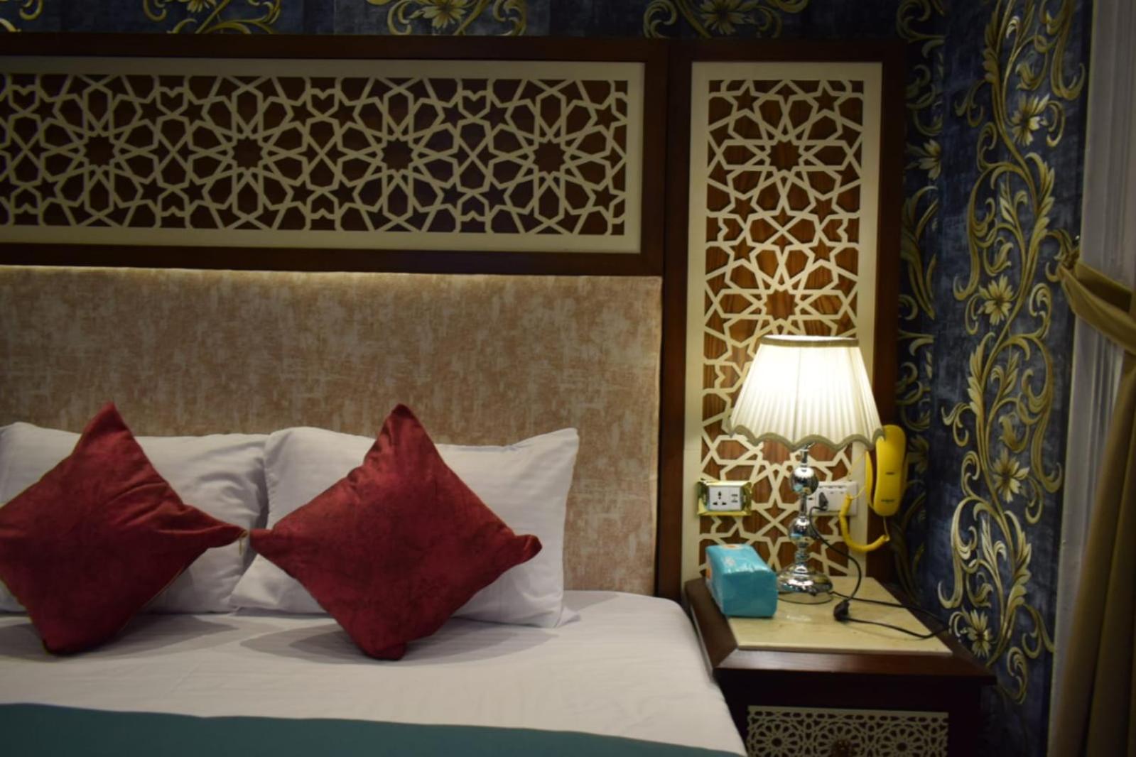 Deluxe Double Room thumbnail 6