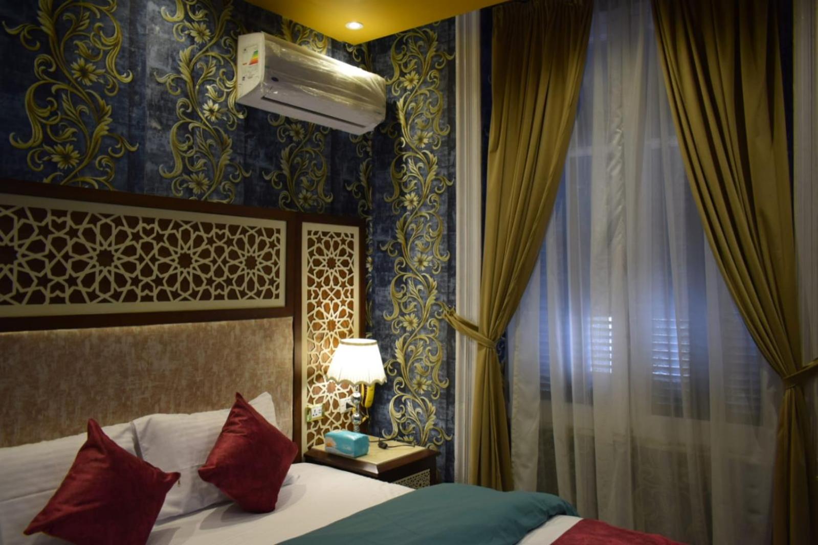 Deluxe Double Room thumbnail 5