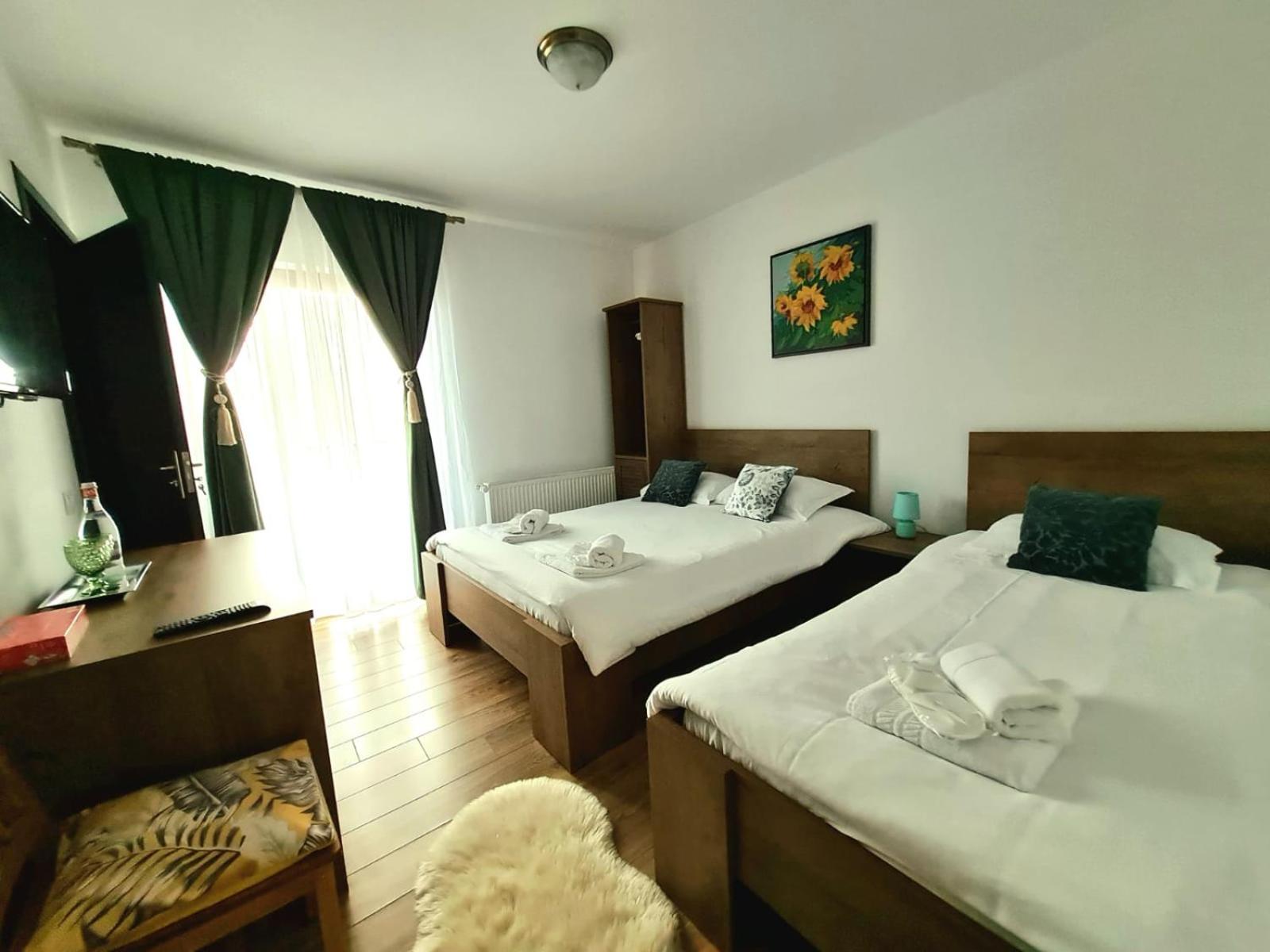 Triple Room with Private Bathroom - Photo 2