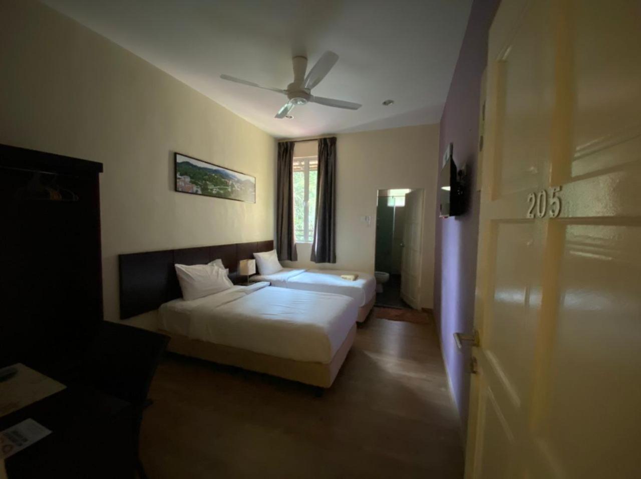 Standard Twin Room photo 2