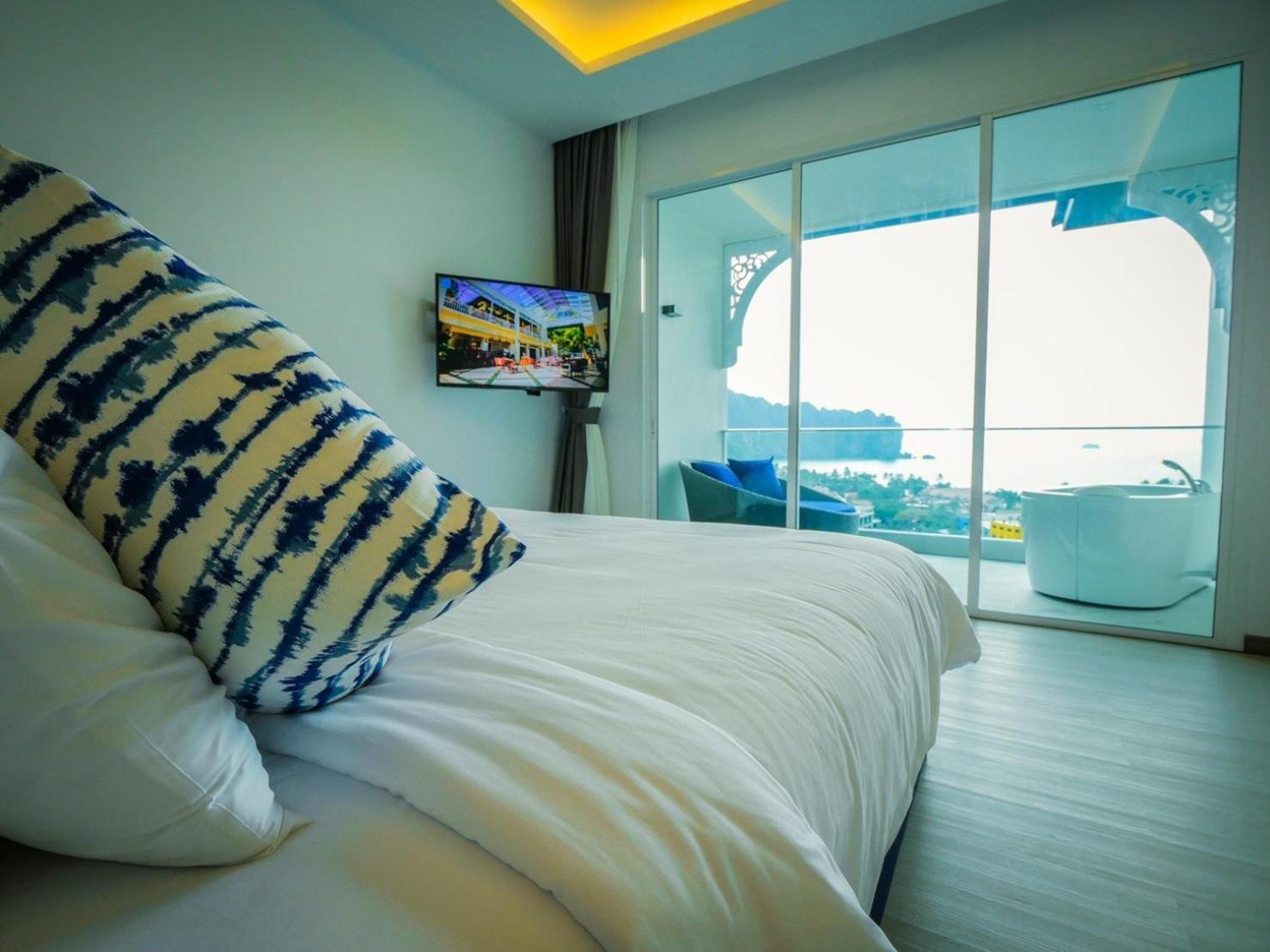 Executive Ocean Jacuzzi Room - Photo 4