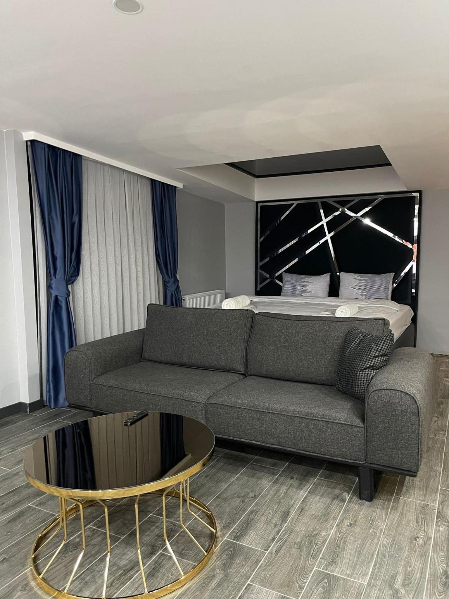 Superior King Suite photo 2