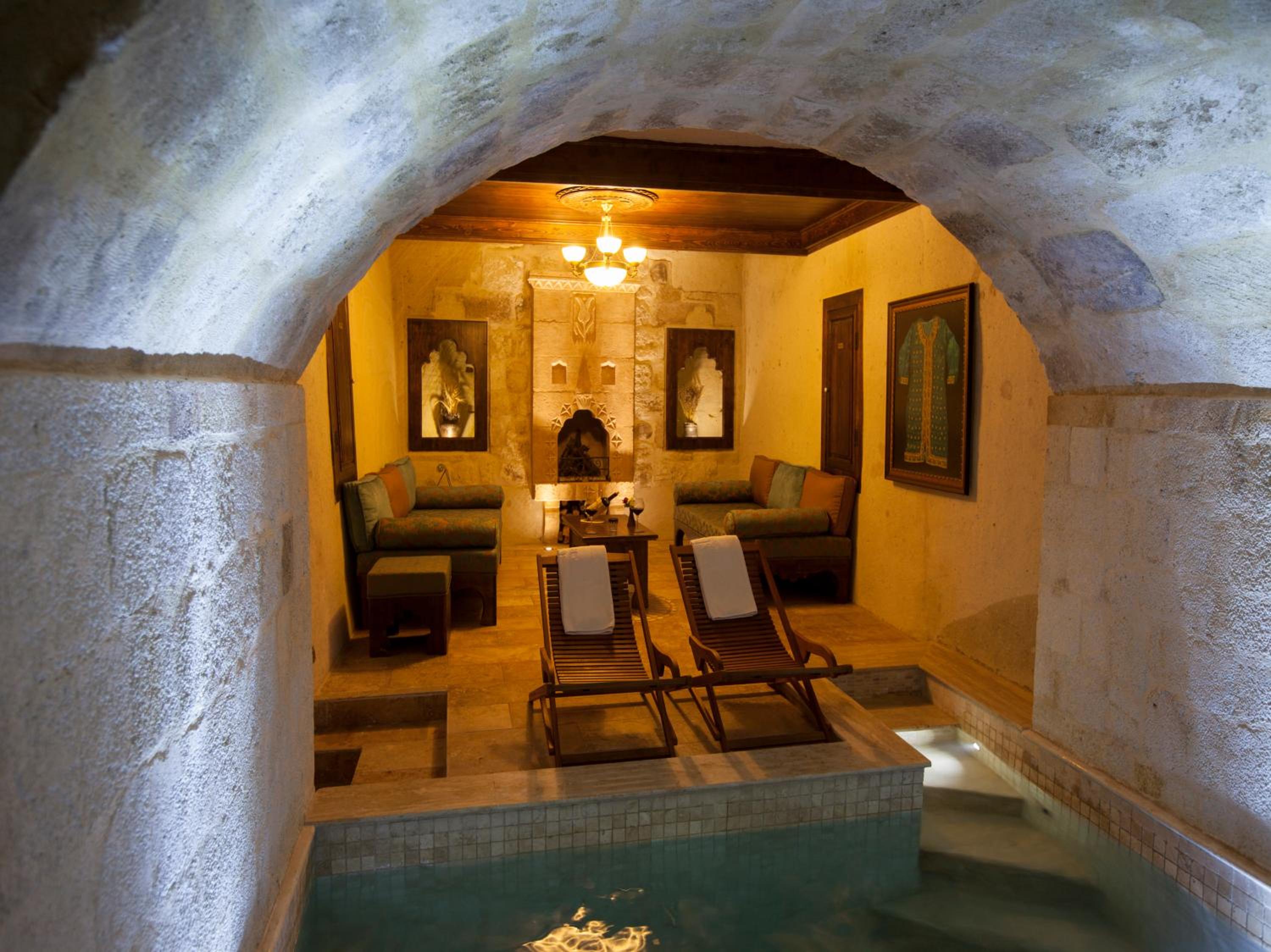 Majestic Cave & Pool Suite - Photo 7