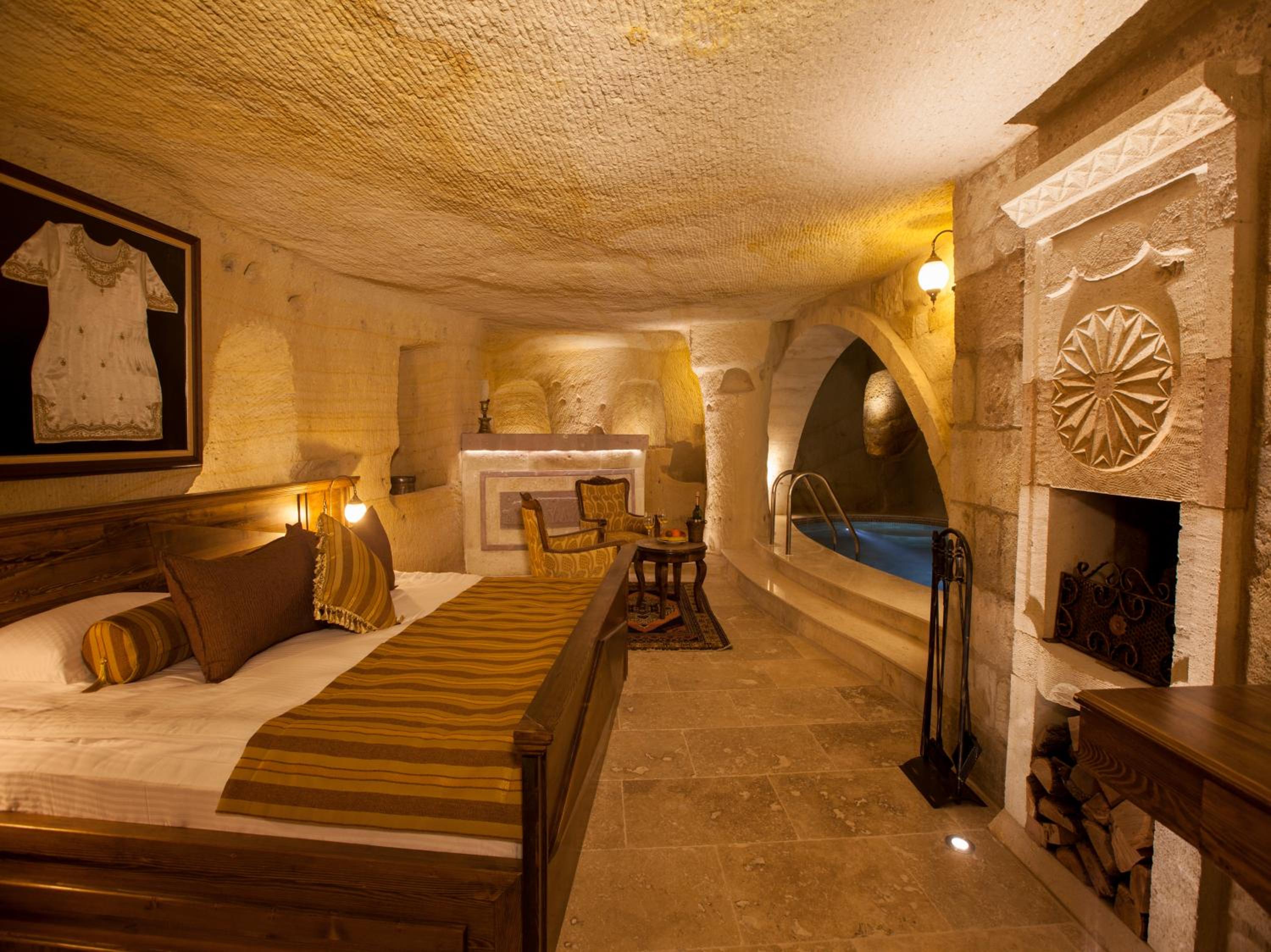 Majestic Cave & Pool Suite - Photo 6