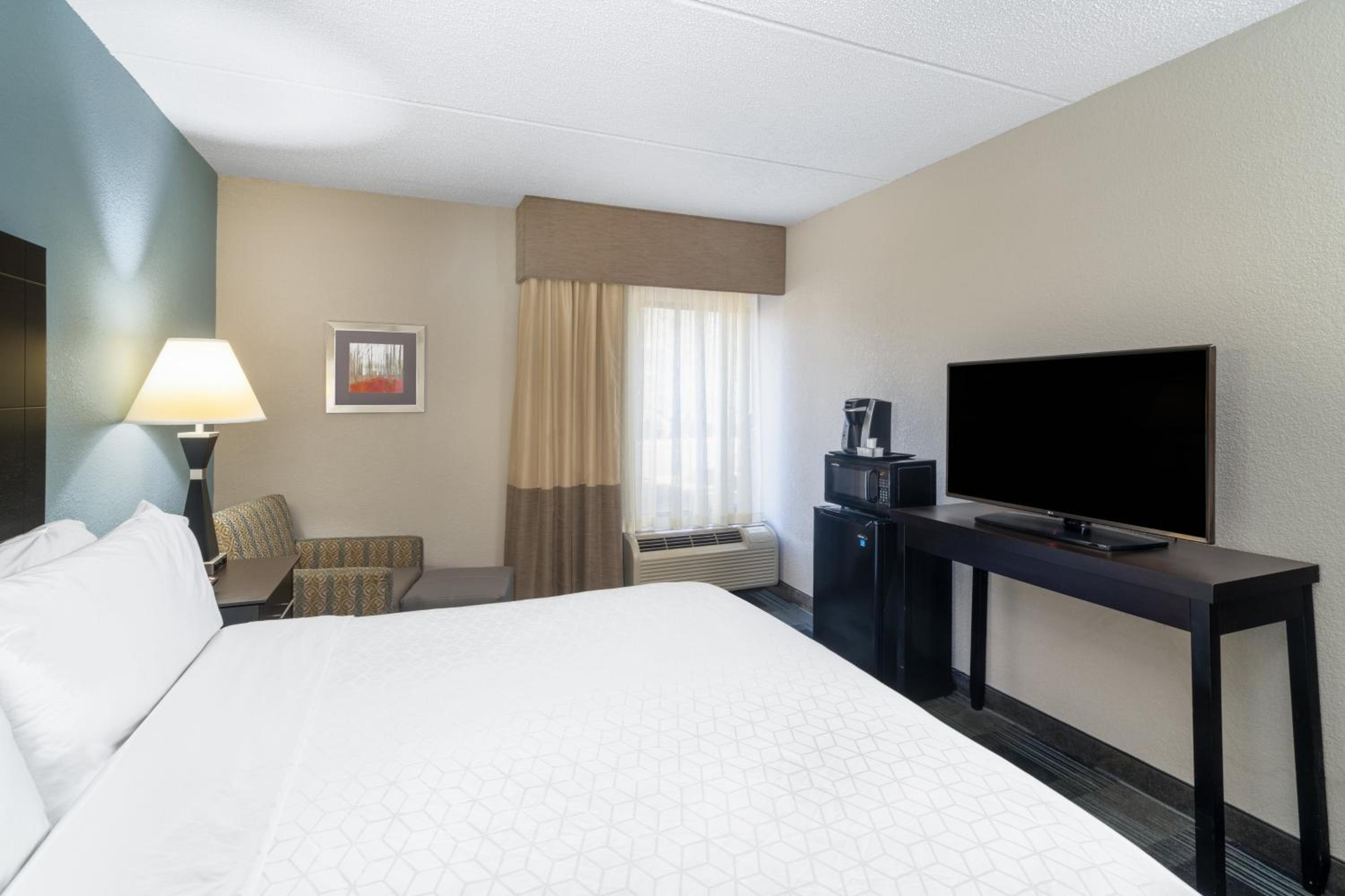 Standard King Room - Photo 4